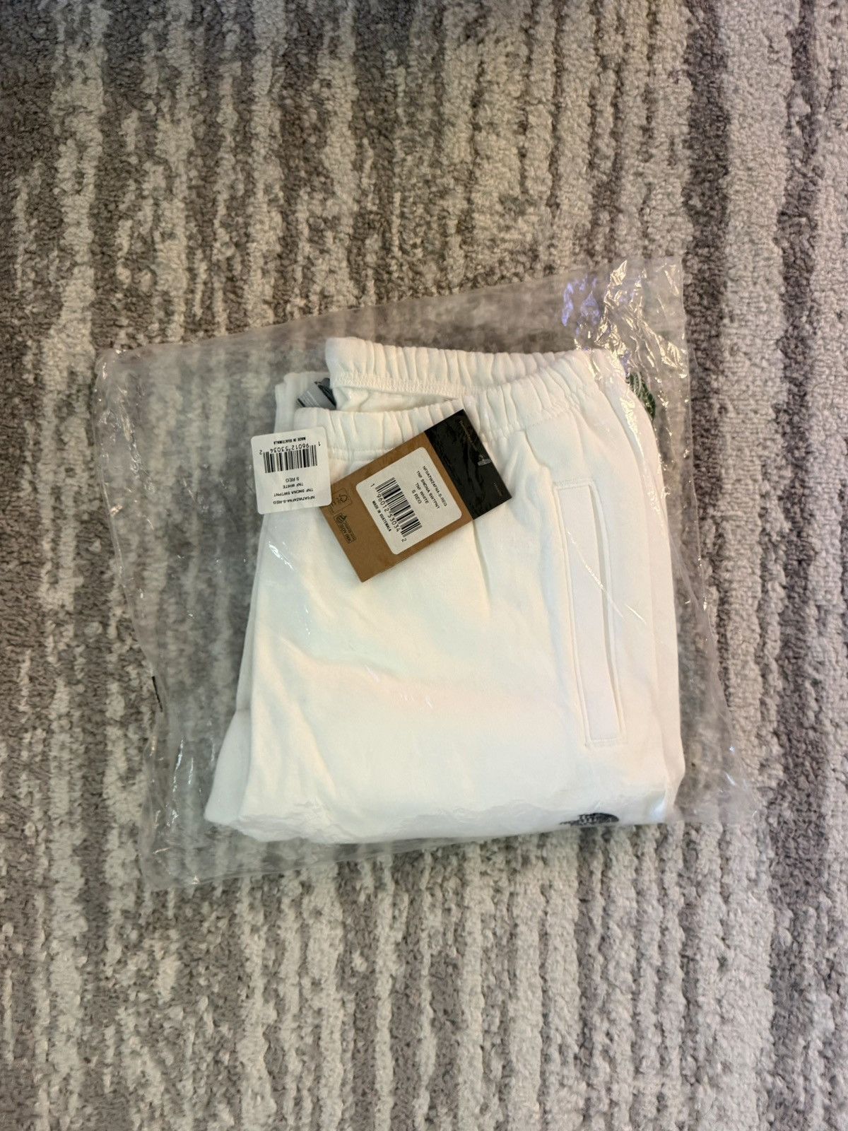 Supreme × The North Face Supreme x The North Face Bandana Sweatpants White Green Size US 30 / EU 46 - 13 Thumbnail
