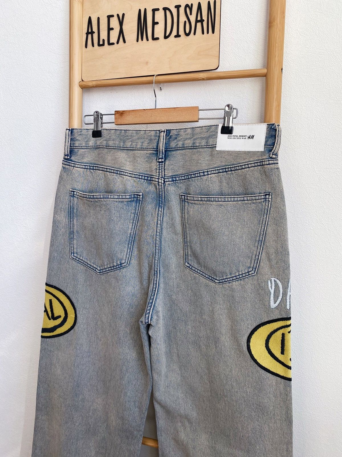 H&M × Jean-Michel Basquiat × Who Decides War Who Decides War bootcut loose jeans H&M x Basquiat x Ev&Tela Size US 34 / EU 50 - 15 Thumbnail