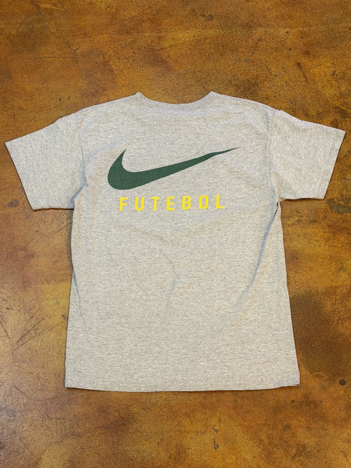 Nike Vintage Brazil 🇧🇷 90's Nike Futebol T-shirt Size US S / EU 44-46 / 1 - 3 Thumbnail