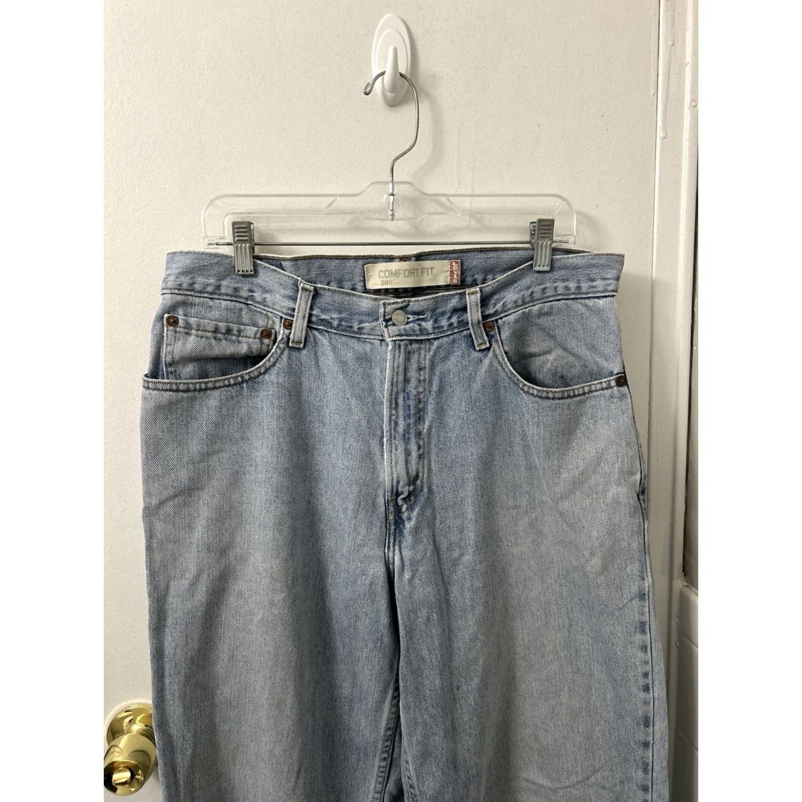 Levi's VINTAGE Levi's 560 Comfort Fit Jeans Mens 33x31 Light Blue Tapered Leg Denim Jeans 560 Levi's Men blue light wash 560s Mens Jeans Size US 33 - 7 Thumbnail