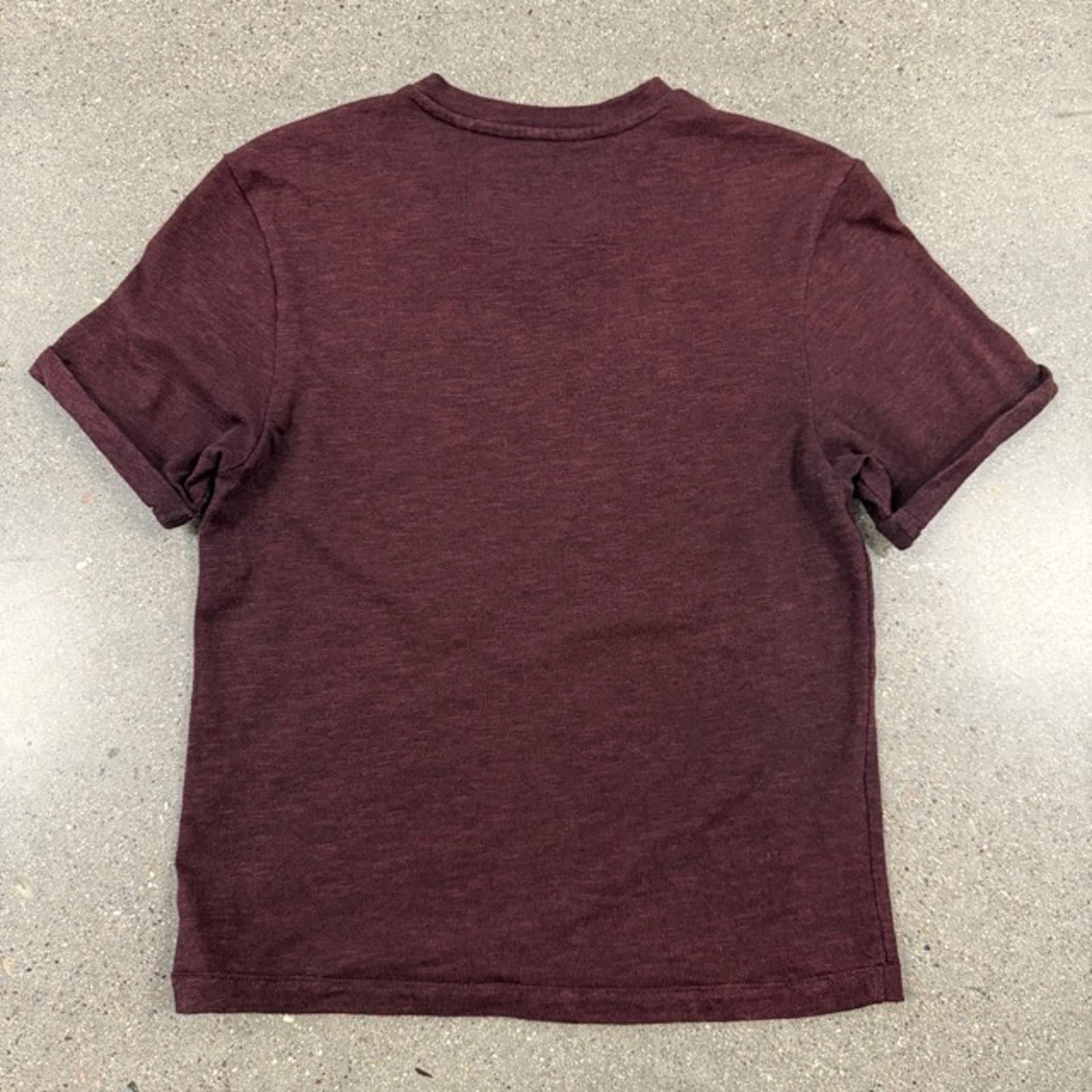Guess GUESS Men's Burgundy V-Neck T-Shirt Faux Leather Pocket XS Size US XS / EU 42 / 0 - 6 Thumbnail
