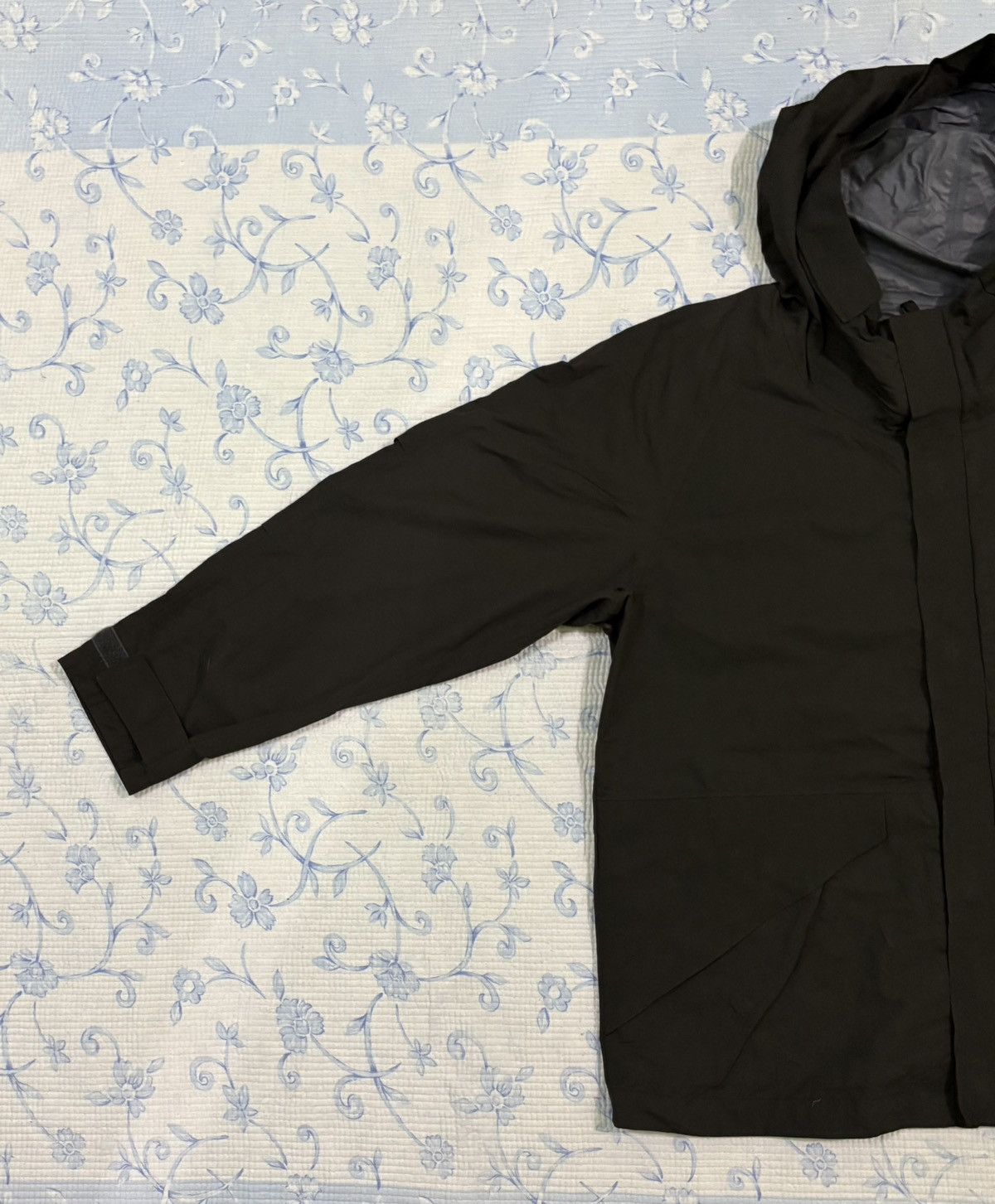 Lemaire Lemaire X Uniqlo Waterproof Olive Color Hoodies Jacket Size US L / EU 52-54 / 3 - 2 Thumbnail