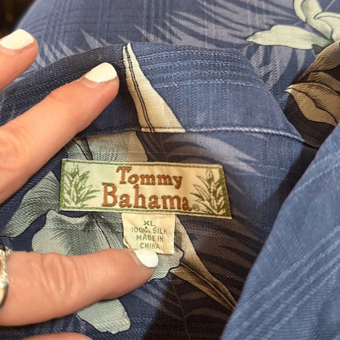 Tommy Bahama VINTAGE Tommy Bahama Silk Floral Hawaiian Shirt Short Sleeve Shirt XL Blue Silk Floral Hawaiian Theme Men JS? Size US XL / EU 56 / 4 - 4 Thumbnail