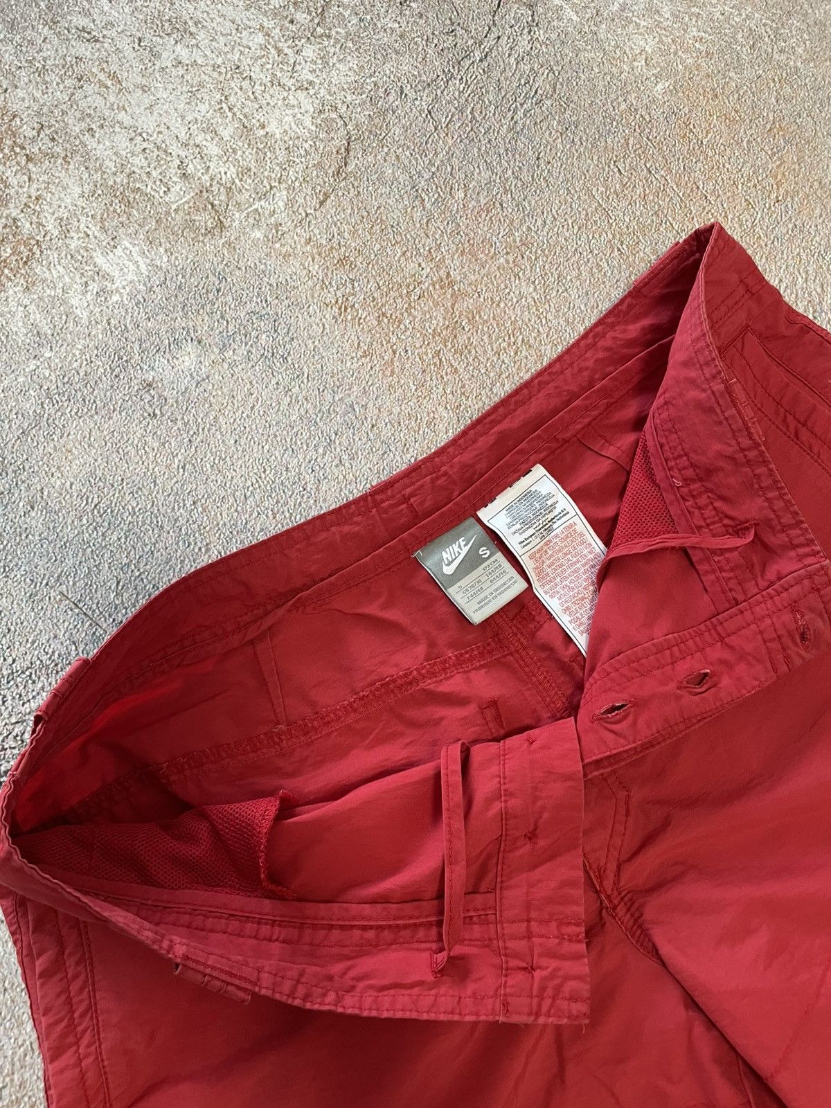 Nike Vintage Nike Small Logo Cargo Shorts Size US 32 / EU 48 - 4 Thumbnail