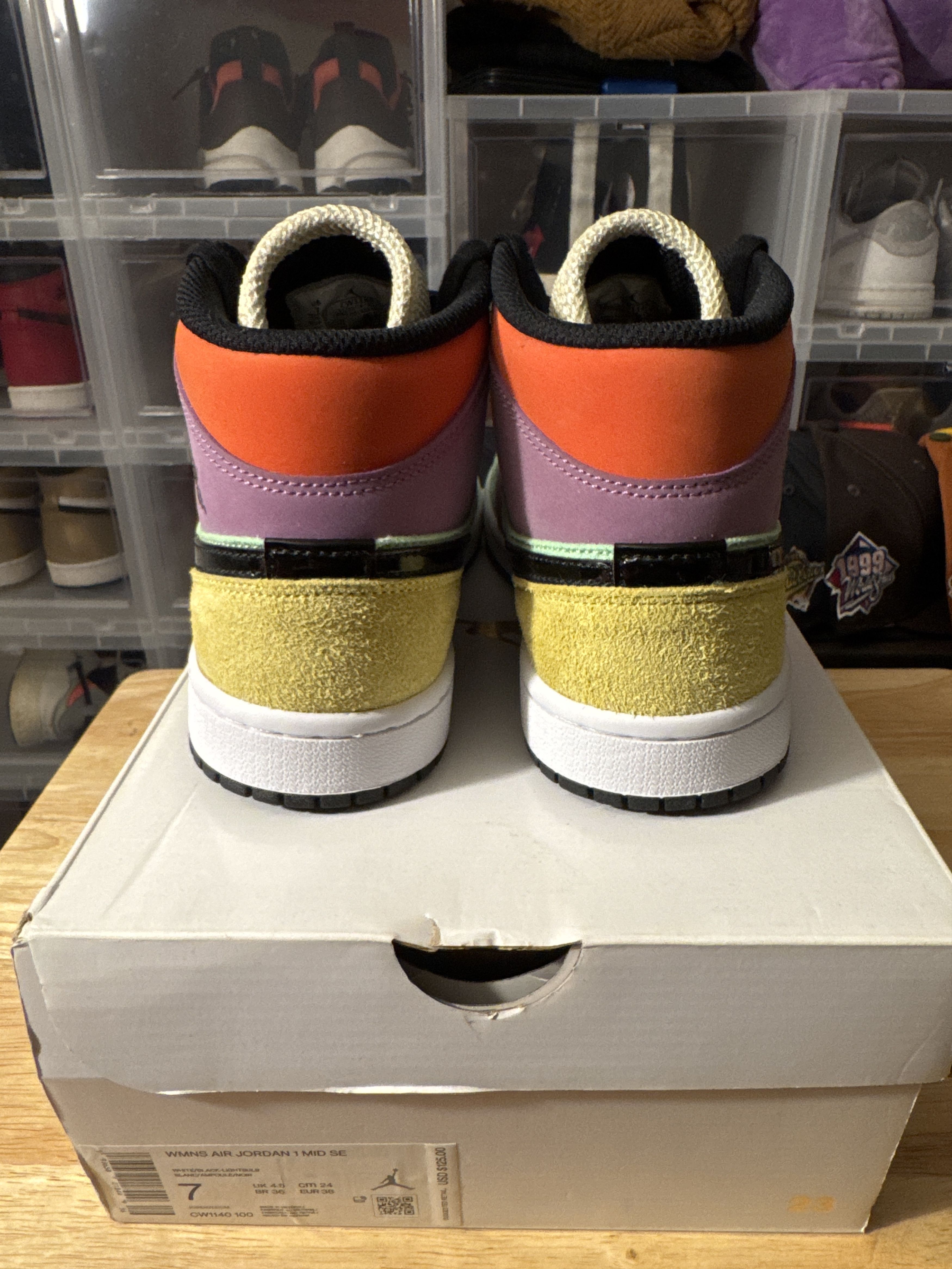 Jordan Brand WMNS AIR JORDAN 1 MID SE LIGHTBULB Size US 7 / IT 37 - 2 Thumbnail