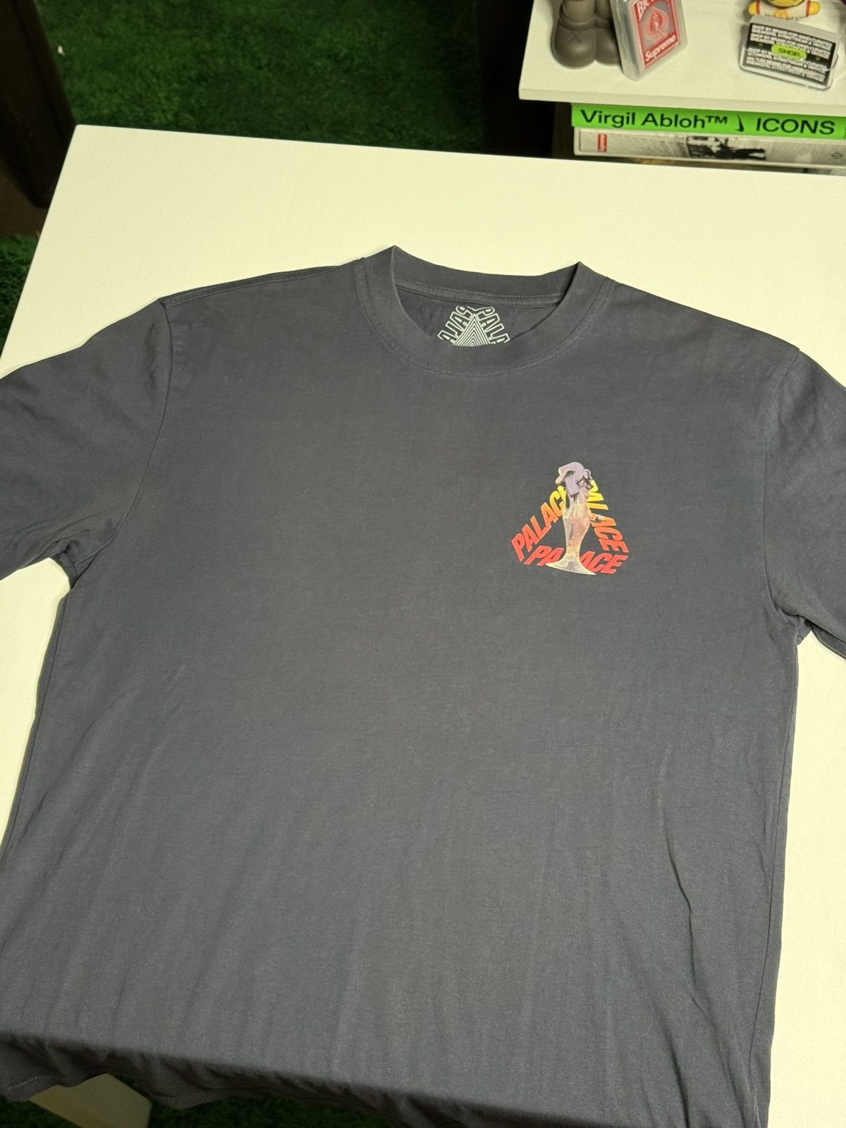 Palace Palace Tri-Ferg P Statue Tee “Charcoal” [L] PREOWNED Size US M / EU 48-50 / 2 - 1 Thumbnail