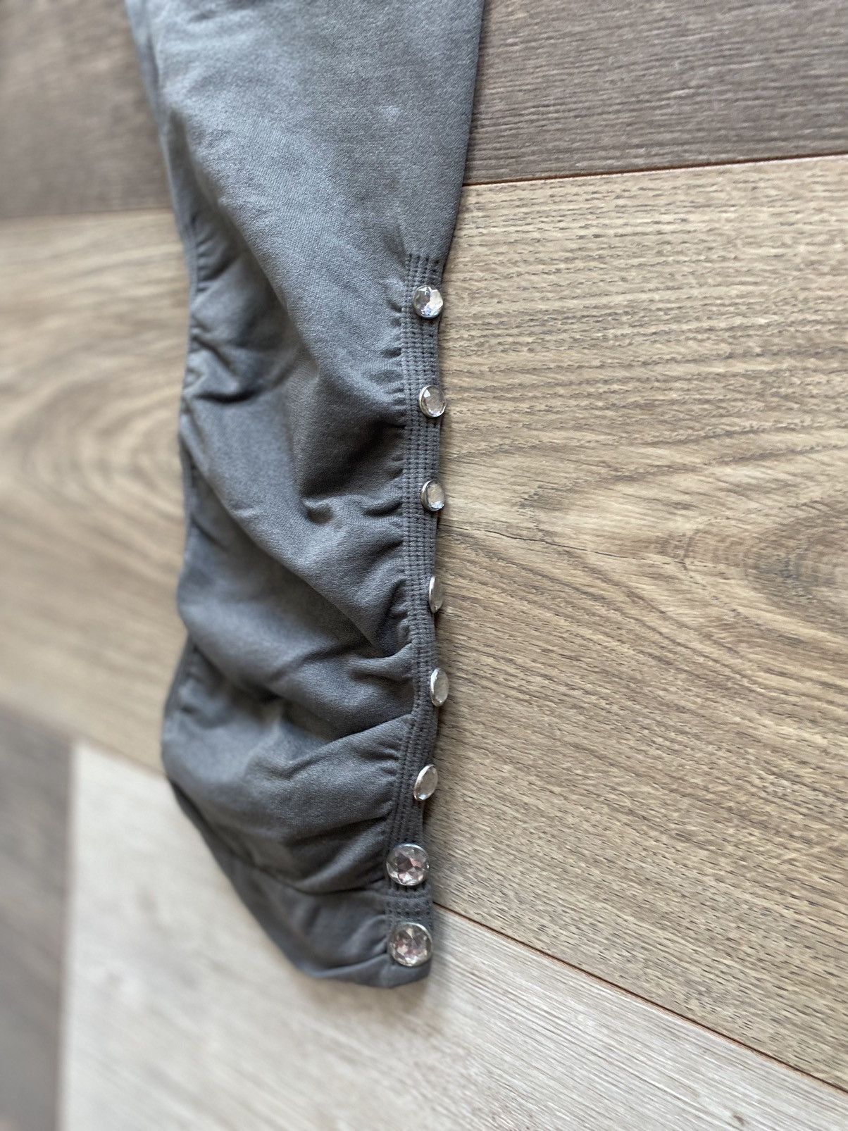 Other GRAY RUCHED CROPPED ANKLE LEGGINGS WITH RHINESTONES SIZE S Size 26" / US 2 / IT 38 - 7 Thumbnail
