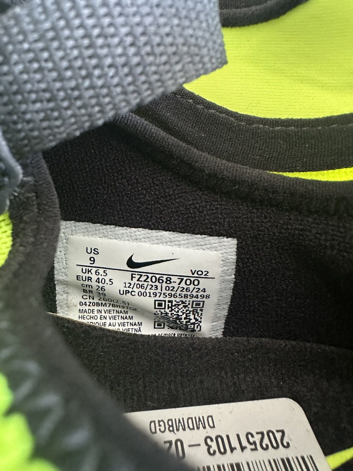 Nike Nike Air Max SNDR Women’s Sneakers in Volt / Black Size US 9 / IT 39 - 10 Thumbnail