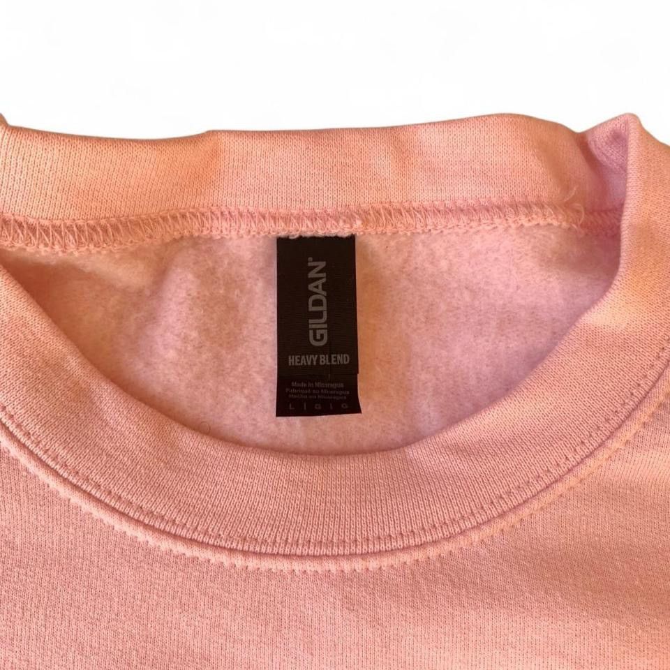 Gildan Pink heart patch crewneck Size US L / EU 52-54 / 3 - 4 Thumbnail