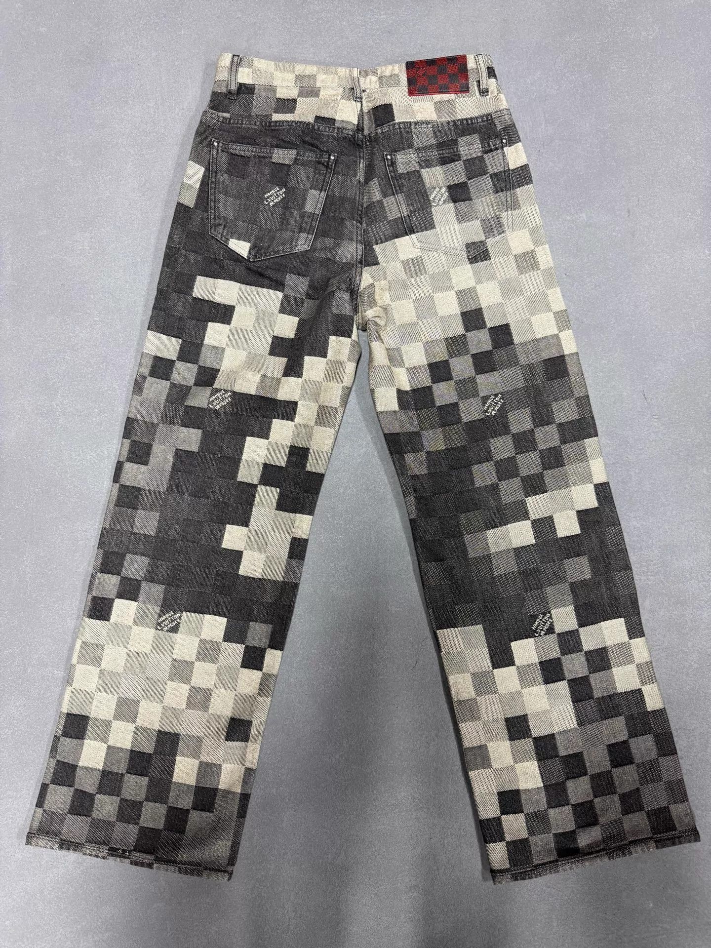Louis Vuitton LV SS25 Mosaic Checkerboard Leather Tag Denim 26 Black&Gray Size 26" / US 2 / IT 38 - 2 Thumbnail