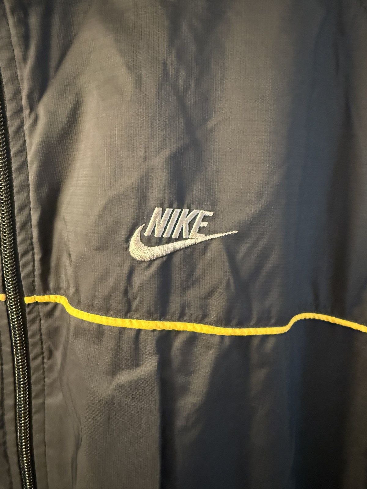 Nike Vintage Nike Windbreaker Black & Yellow Size US XL / EU 56 / 4 - 3 Thumbnail