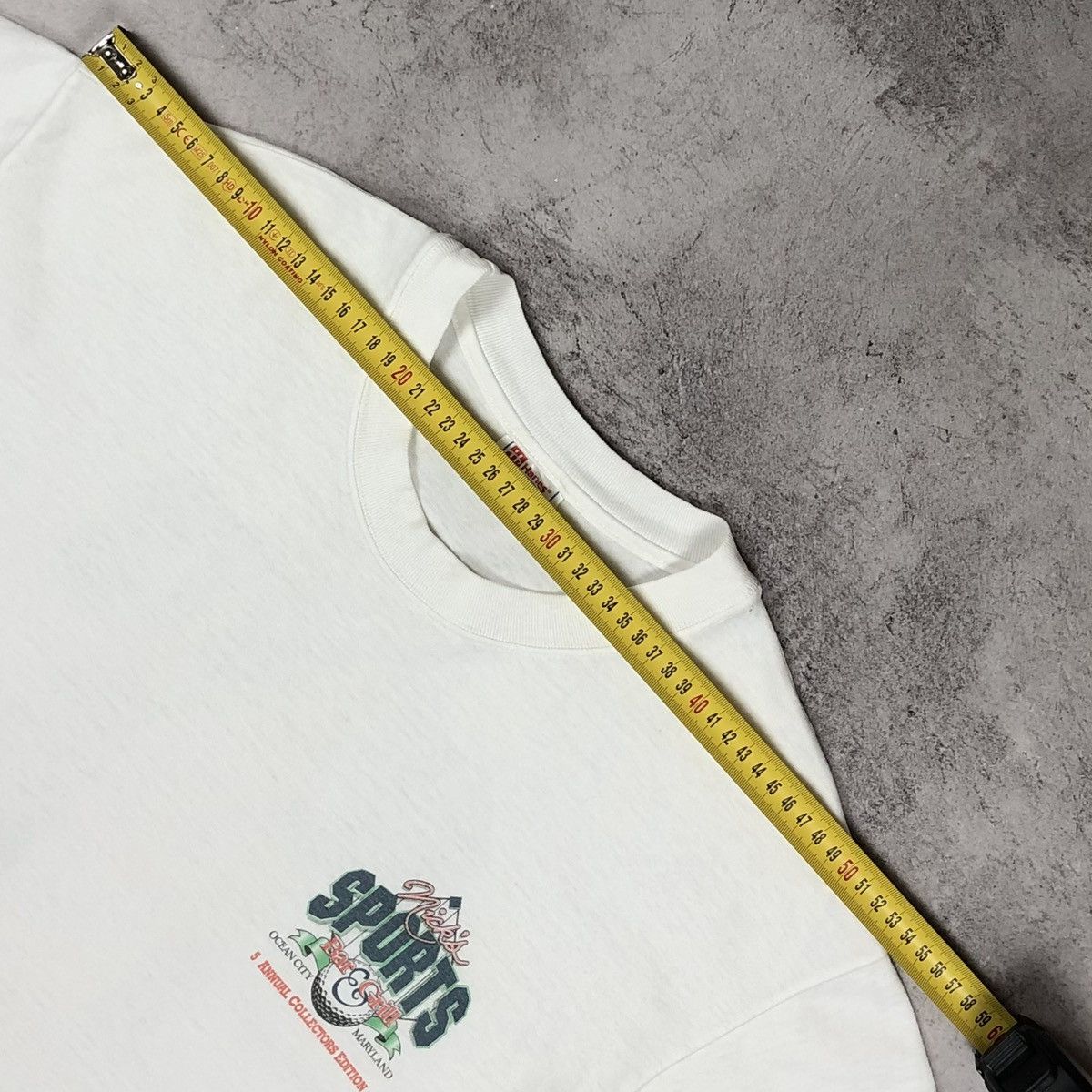 Vintage 2000 Nicks Sports Bar Grill 5th Annual Collectors Edition T Size US L / EU 52-54 / 3 - 19 Thumbnail