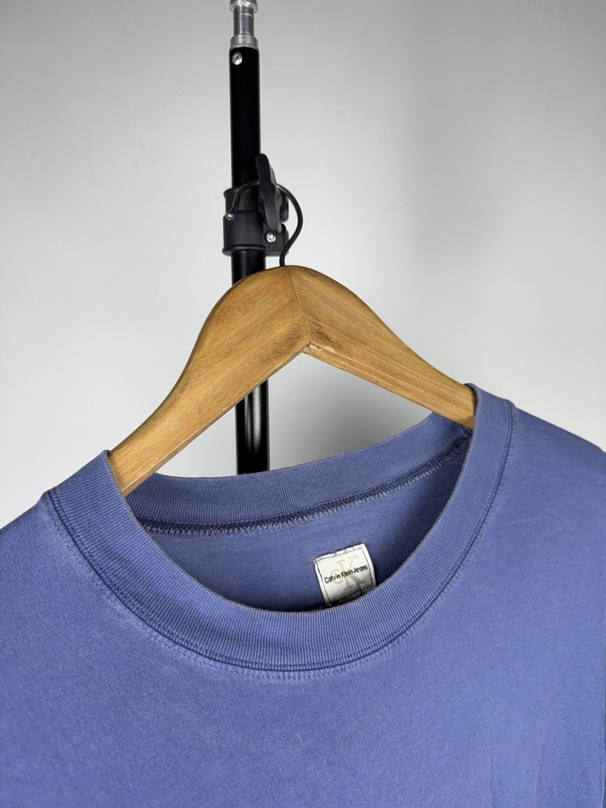 Calvin Klein 00s Vintage Calvin Klein Jeans Minimal Logo Blue T-Shirt L Size US L / EU 52-54 / 3 - 3 Thumbnail