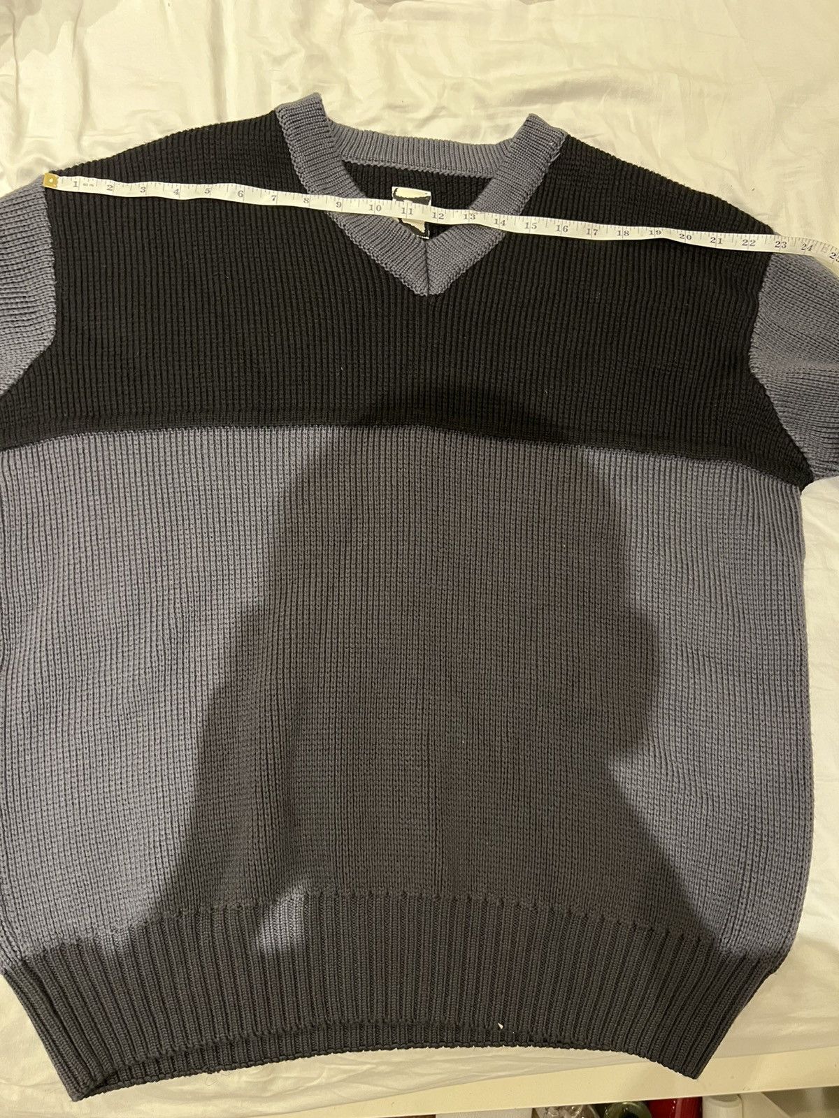 GR10K GR10K two-tone design V-neck jumper Wool Medium Black Grey Size US M / EU 48-50 / 2 - 14 Thumbnail