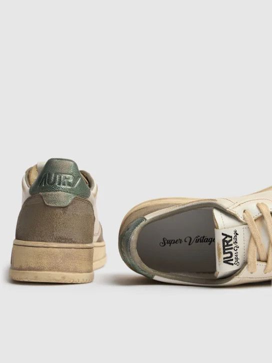 o1lsvrm0425 Low Sneskers in White/Military