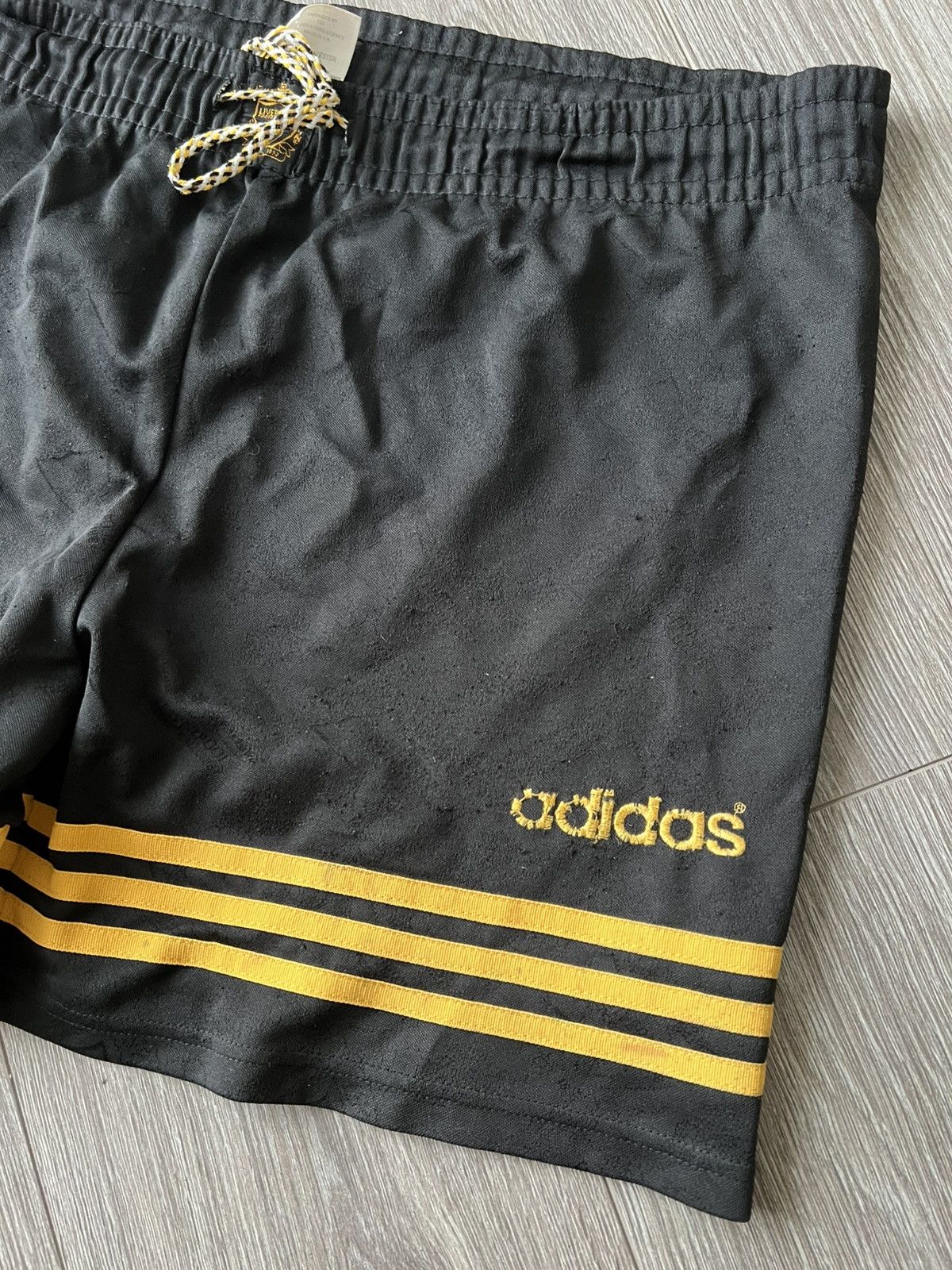 Adidas Vintage 90s Adidas Liverpool Shorts Football Soccer Size US 36 / EU 52 - 4 Thumbnail
