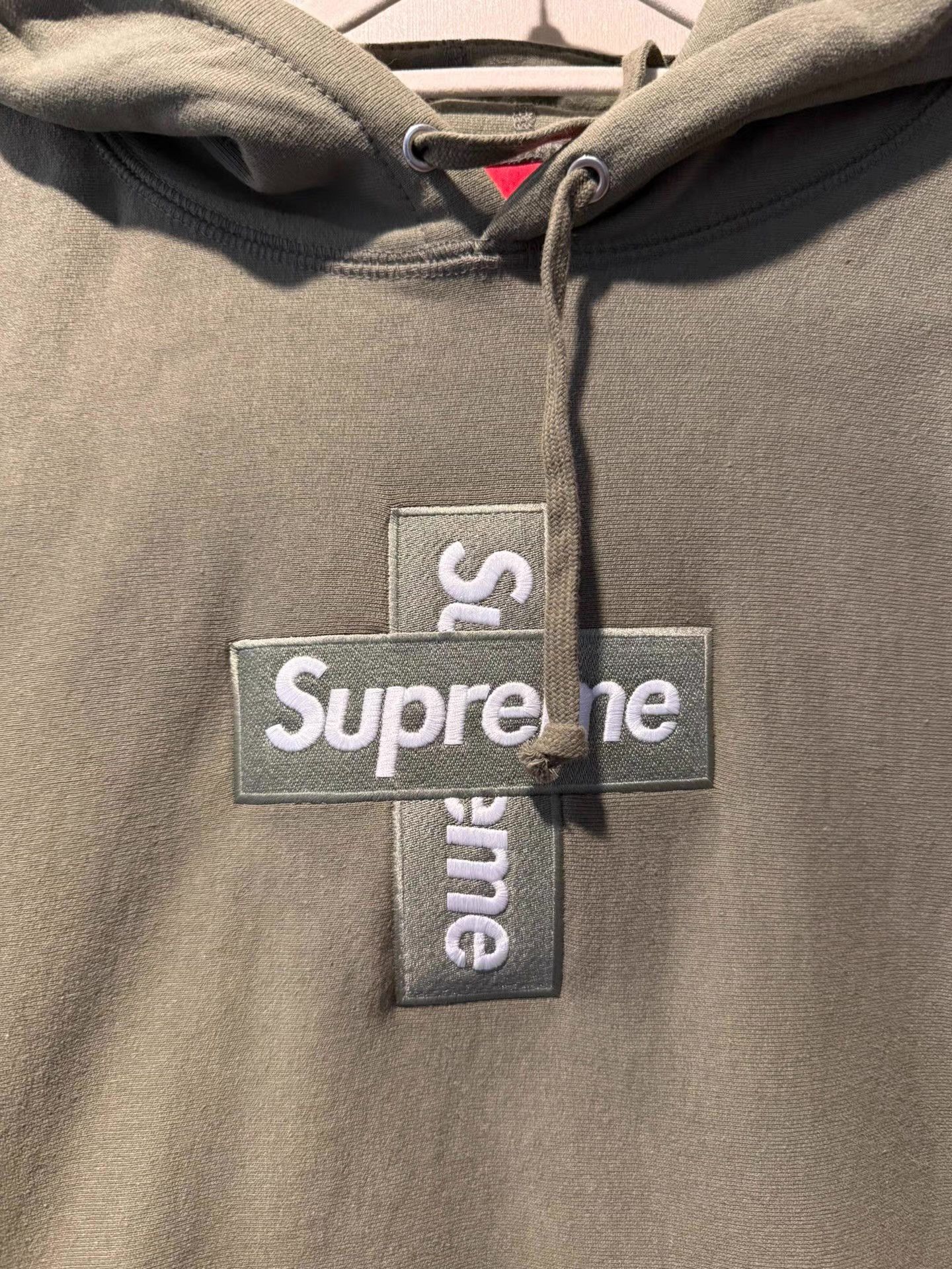 Supreme Supreme Week 15 Cross Hoodie Ｑ20 Size US M / EU 48-50 / 2 - 5 Thumbnail