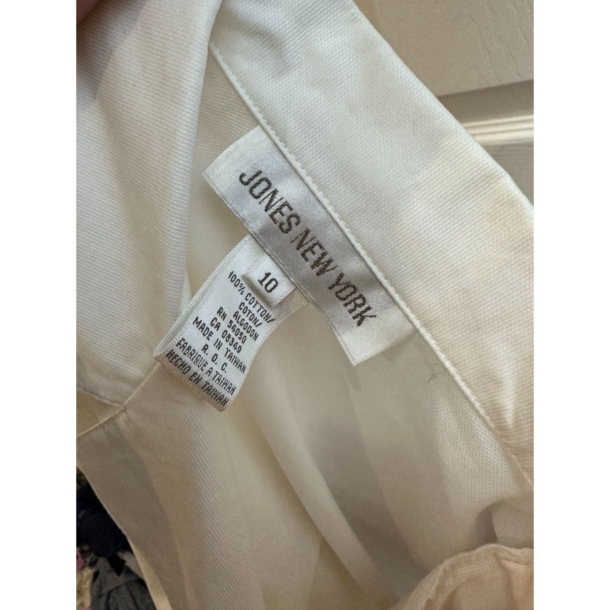 Jones New York NWT Jones New York white button down blouse with pockets sz Size L / US 10 / IT 46 - 2 Thumbnail