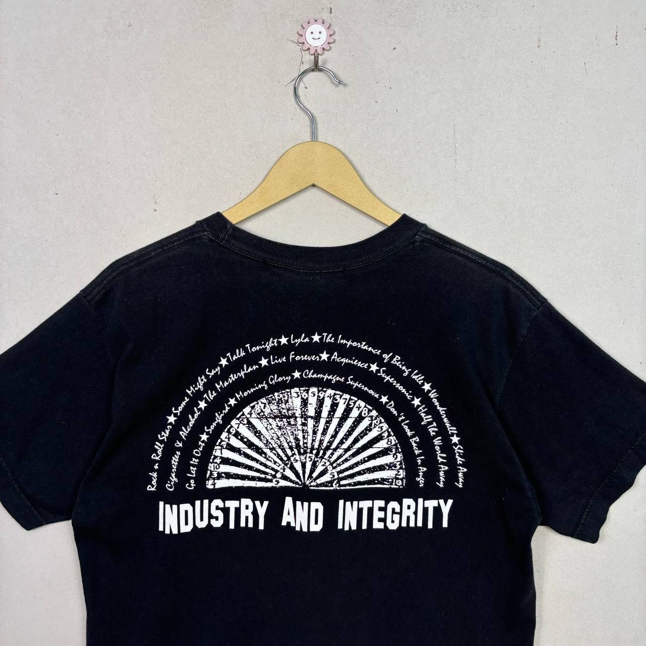 Band Tees Vintage 2006 Oasis Rock Band Industry And Integrity Tshirt Size US M / EU 48-50 / 2 - 5 Thumbnail