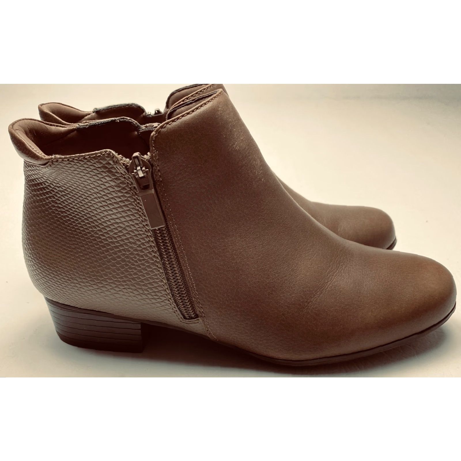 Vintage Trotters Major Bootie 8WW Extra Wide Taupe Snake Ankle Dual Zip Round Toe Womens Size US 8 / IT 38 - 7 Thumbnail
