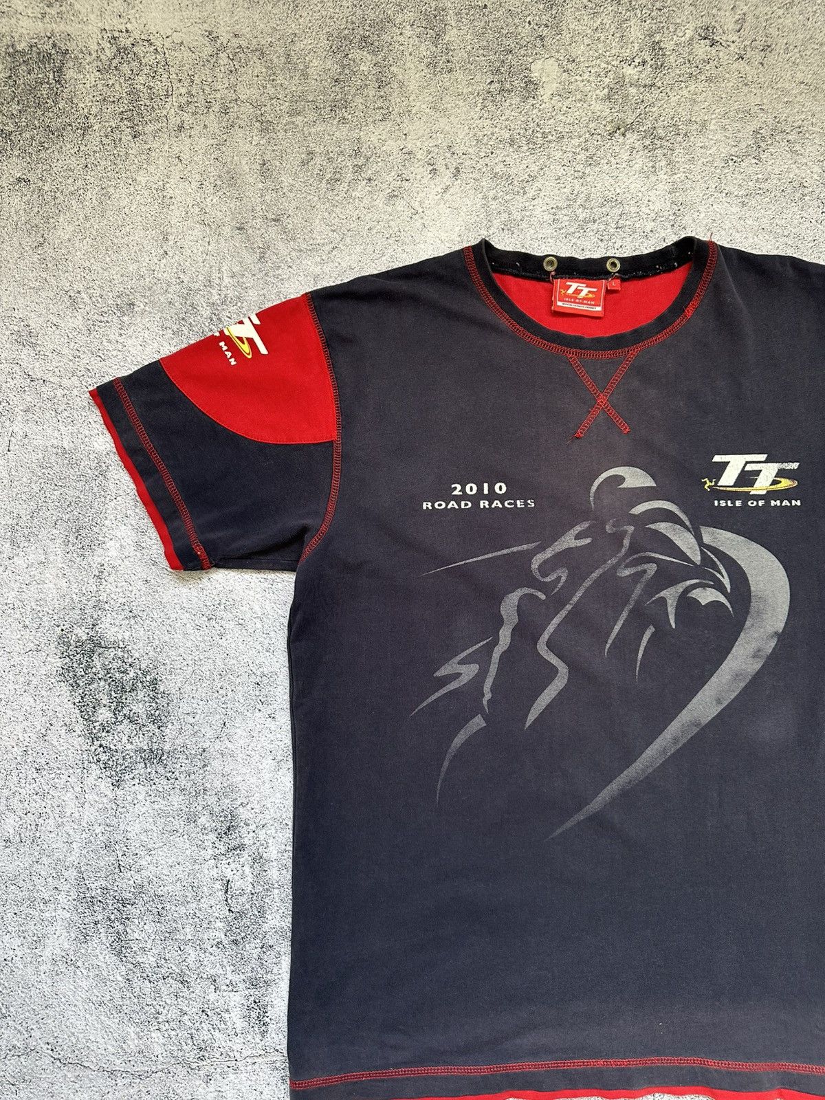 Vintage TT Isle of Man 2010 T-shirt Road Races Mountain Course Size US L / EU 52-54 / 3 - 3 Thumbnail