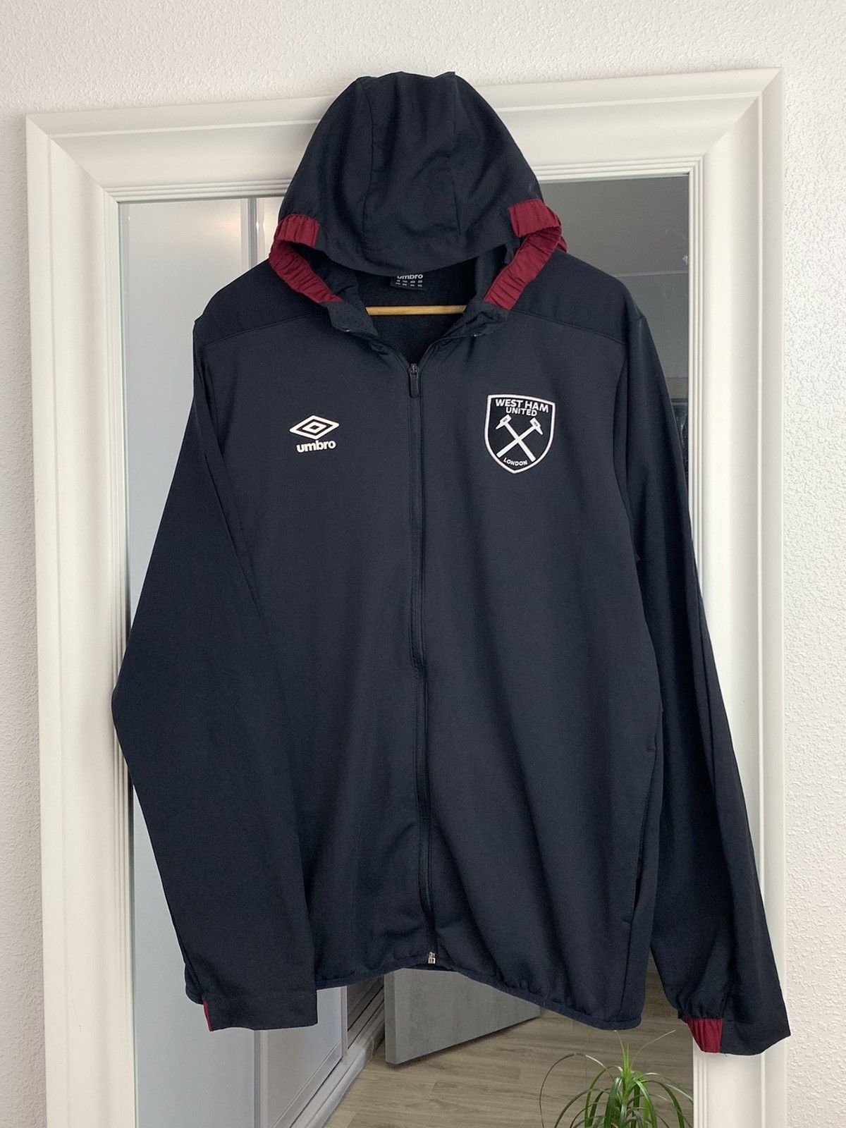 Umbro West Ham Soccer Jersey Zip Hoodie Black Size: XXL