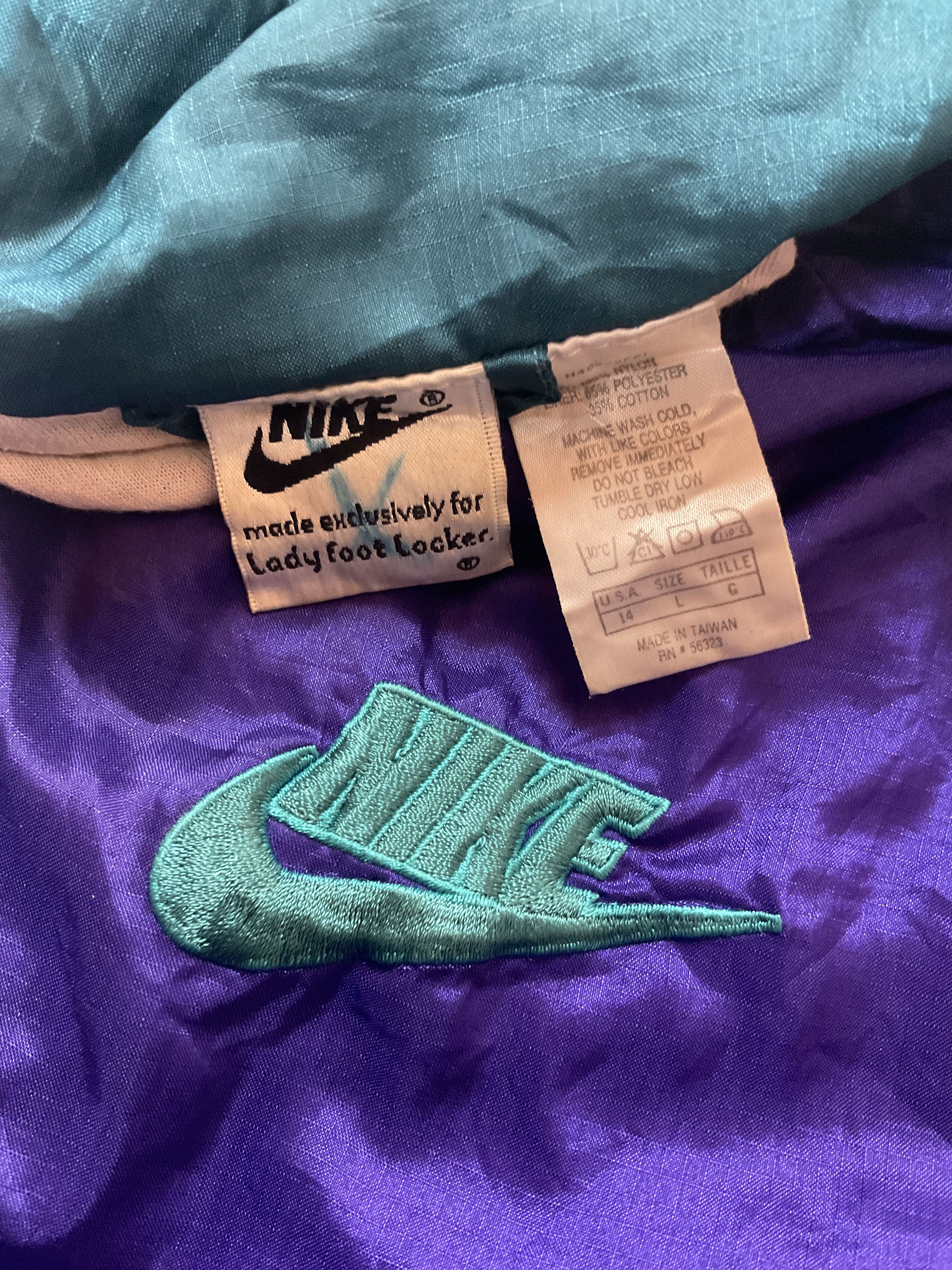 Nike Vintage 90s Nike Lady Foot Locker Windbreaker Jacket Womens Size L / US 10 / IT 46 - 6 Thumbnail