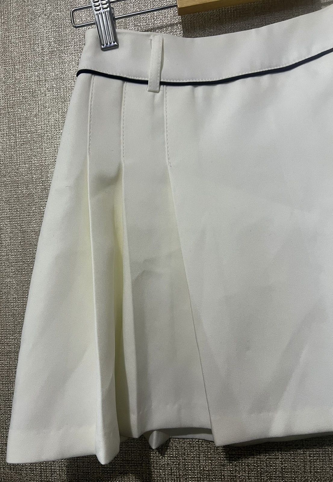 Primark Primark size 6 white pleated skirt Size 26" / US 2 / IT 38 - 1 Thumbnail