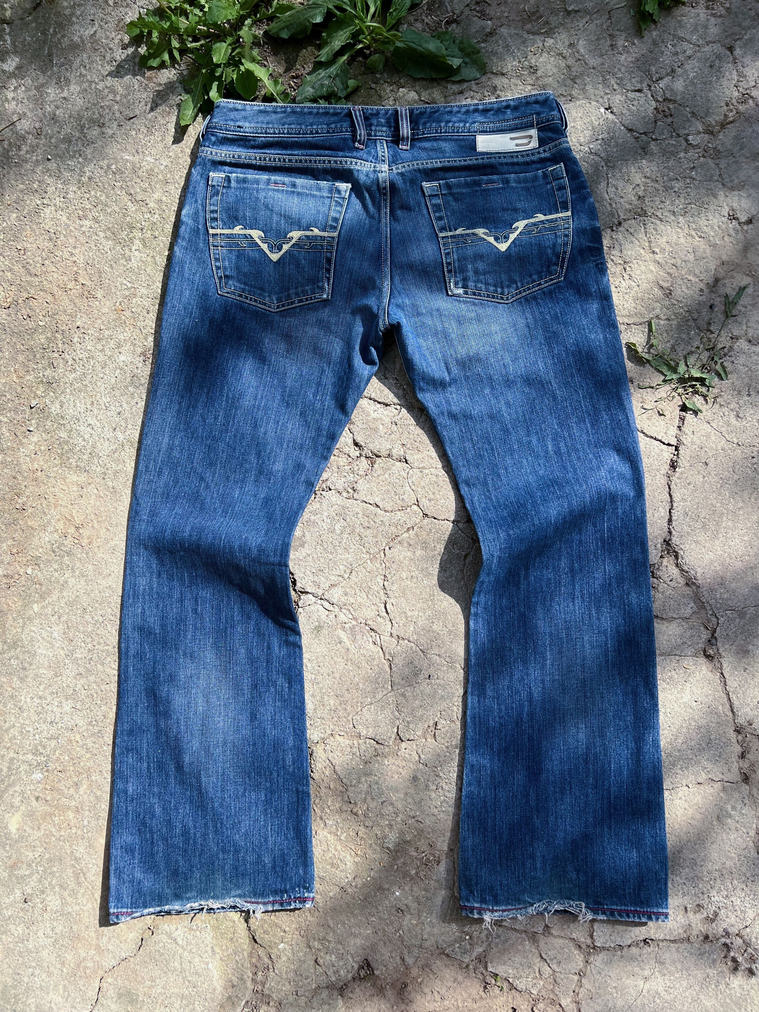 Diesel Y2K Diesel Flared Distressed Emdroidery Denim Jeans Size US 33 - 12 Thumbnail
