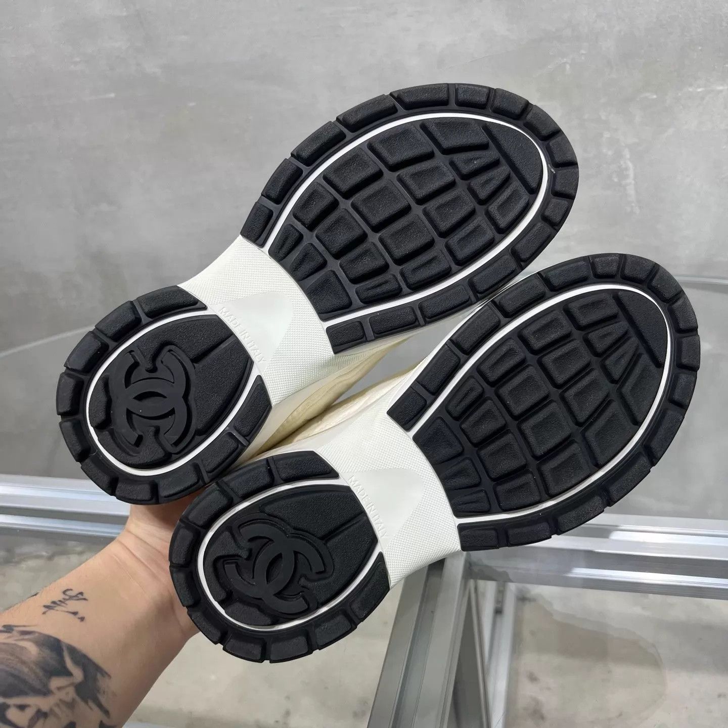 Chanel Chanel 24S White CC Sneaker 35 YH25175 Size US 4.5 / IT 34.5 - 7 Thumbnail