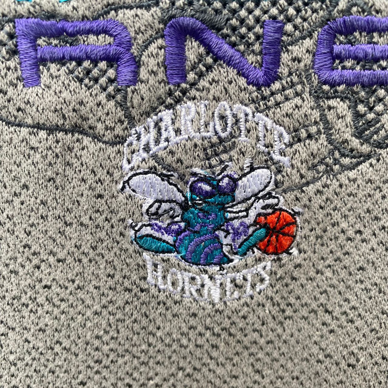 NBA VTG CHARLOTTE HORNETS NBA SWEASHIRT MEDIUM LARGE PULLOVER Size US M / EU 48-50 / 2 - 5 Thumbnail