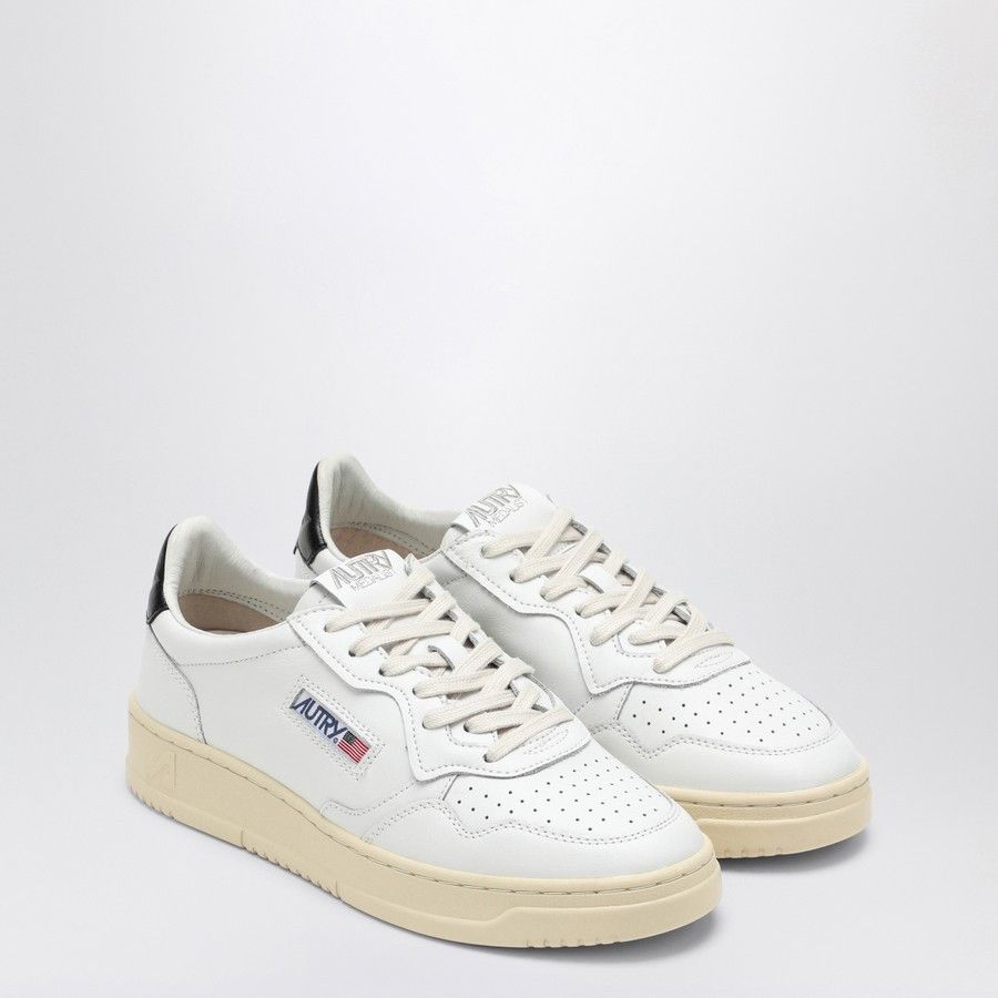 AUTRY o1d2blof0725 Low-Top Sneakers in White/Black Size US 7 / EU 40 - 2 Thumbnail