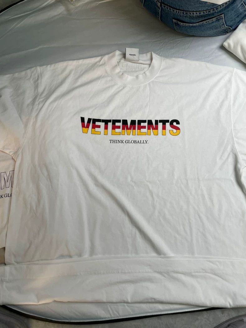 Vetements Vetements Vettemon Letter Printed 2021AW Short Sleeve Size US XS / EU 42 / 0 - 1 Thumbnail