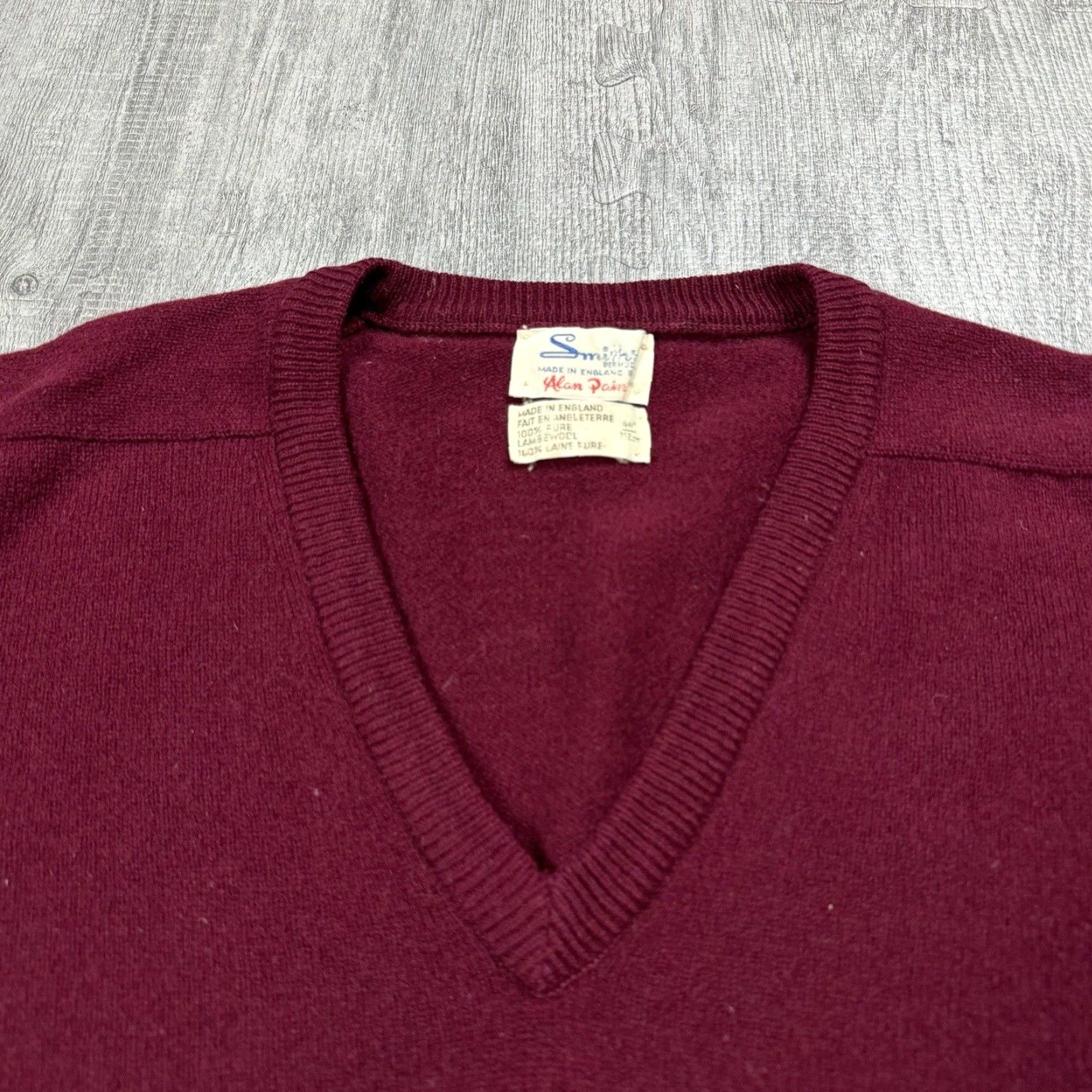 Vintage VINTAGE Smith's Bermuda England V-Neck Pullover Sweater Mens 44 Maroon Wool Regular Ivy Prep 80s Preppy Capstone Mens Size US XXL / EU 58 / 5 - 2 Thumbnail