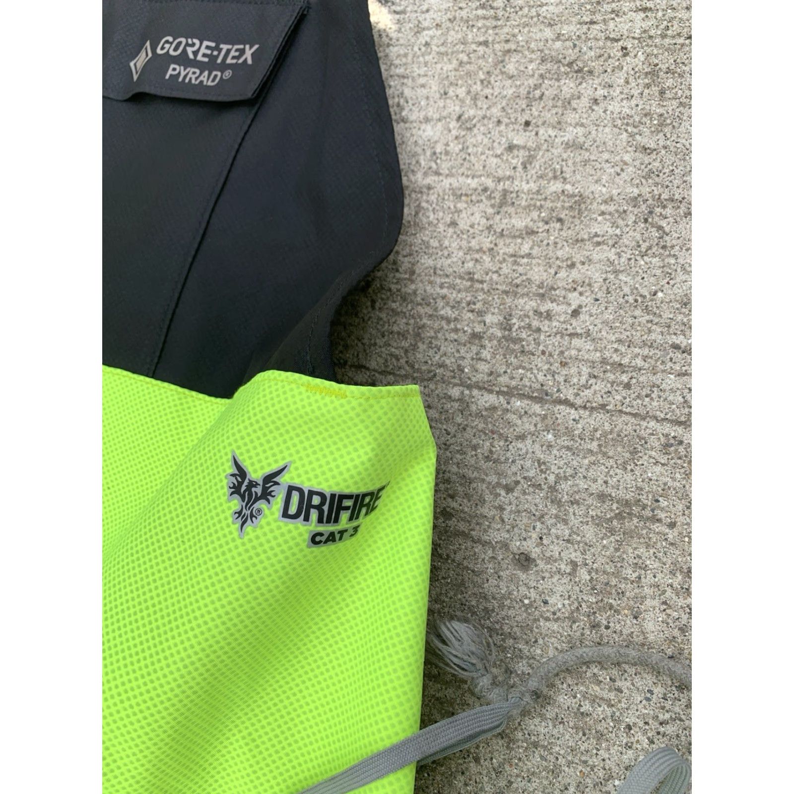 Rains Drifire Overalls Mens Large FR Hydrolite 2.0 Rain Bibs Reflective Goretex Black Workwear GTX Size US 33 - 4 Thumbnail