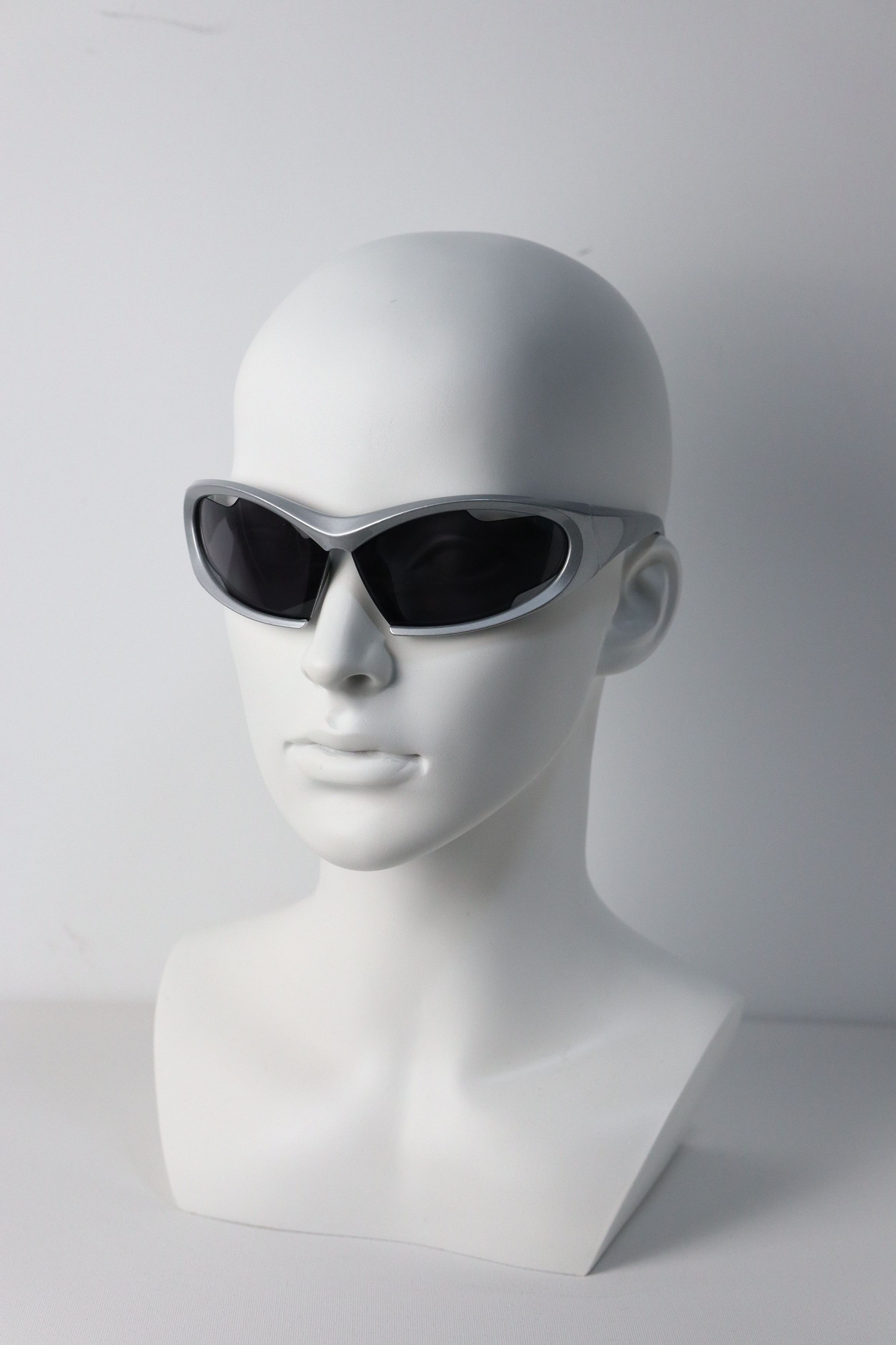 Japanese Brand Y2k Avant Garde Futuristic Silver Sunglasses Unisex OS Size ONE SIZE - 2 Thumbnail