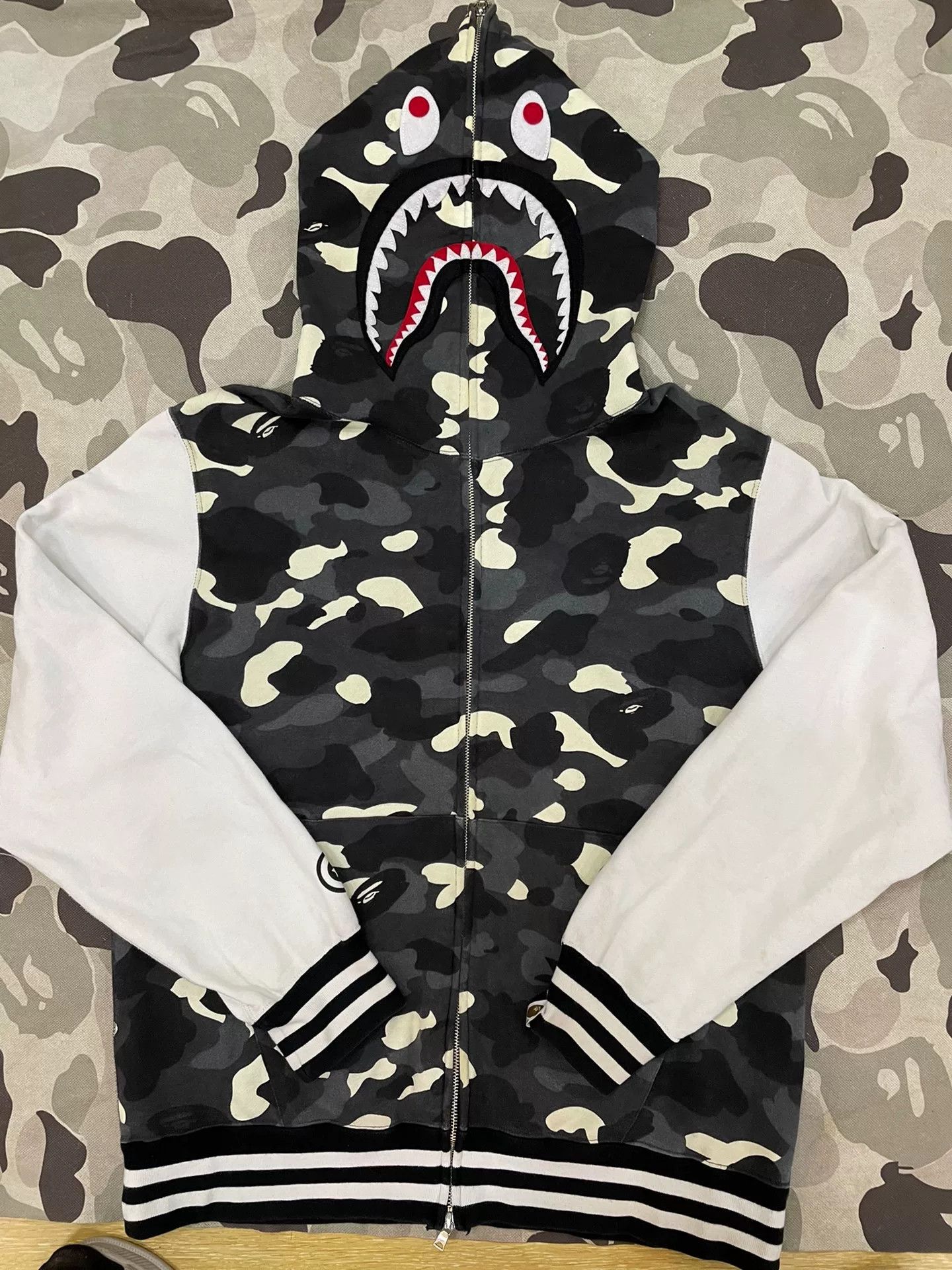 Bape Bape X Shark Sweatshirt Pullover Size US XXL / EU 58 / 5 - 1 Thumbnail
