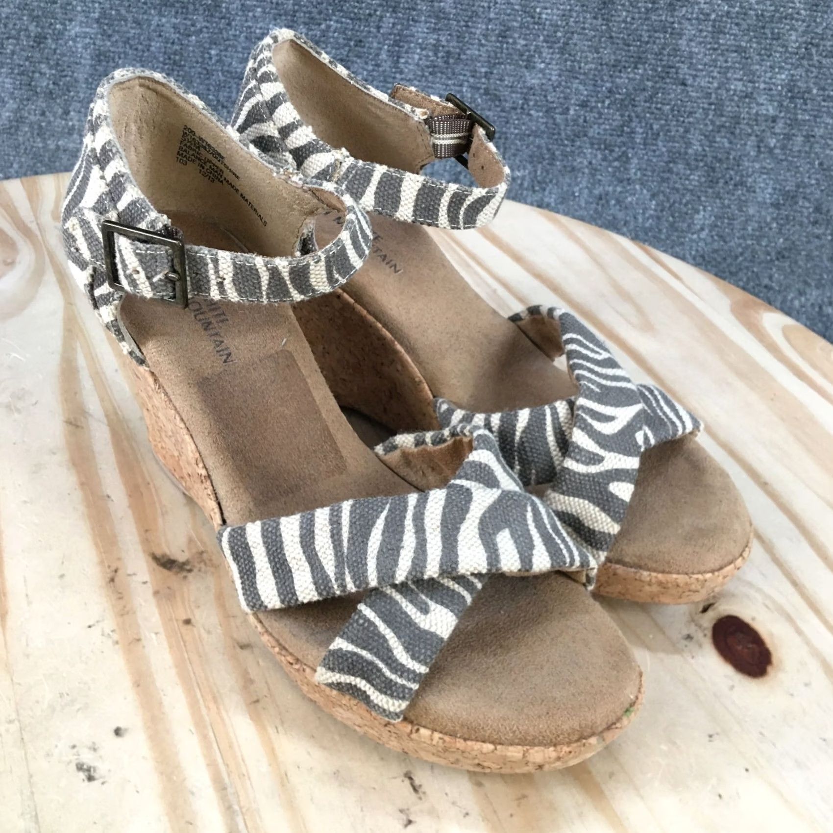 Vintage White Mountain Outshine Sandals Strappy Cork Wedge Gray White Womens 5.5M Shoes Size US 6 / IT 36 - 3 Thumbnail