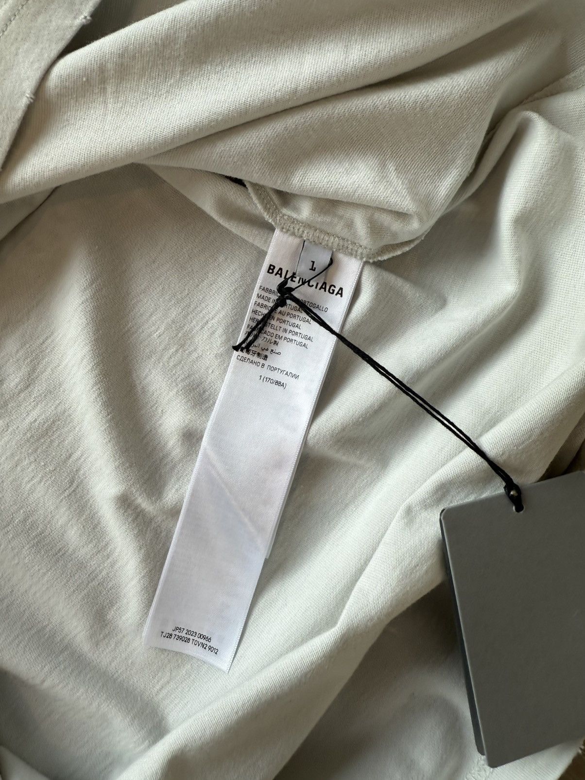 Balenciaga Balenciaga White Skater T-Shirt Size US S / EU 44-46 / 1 - 4 Thumbnail