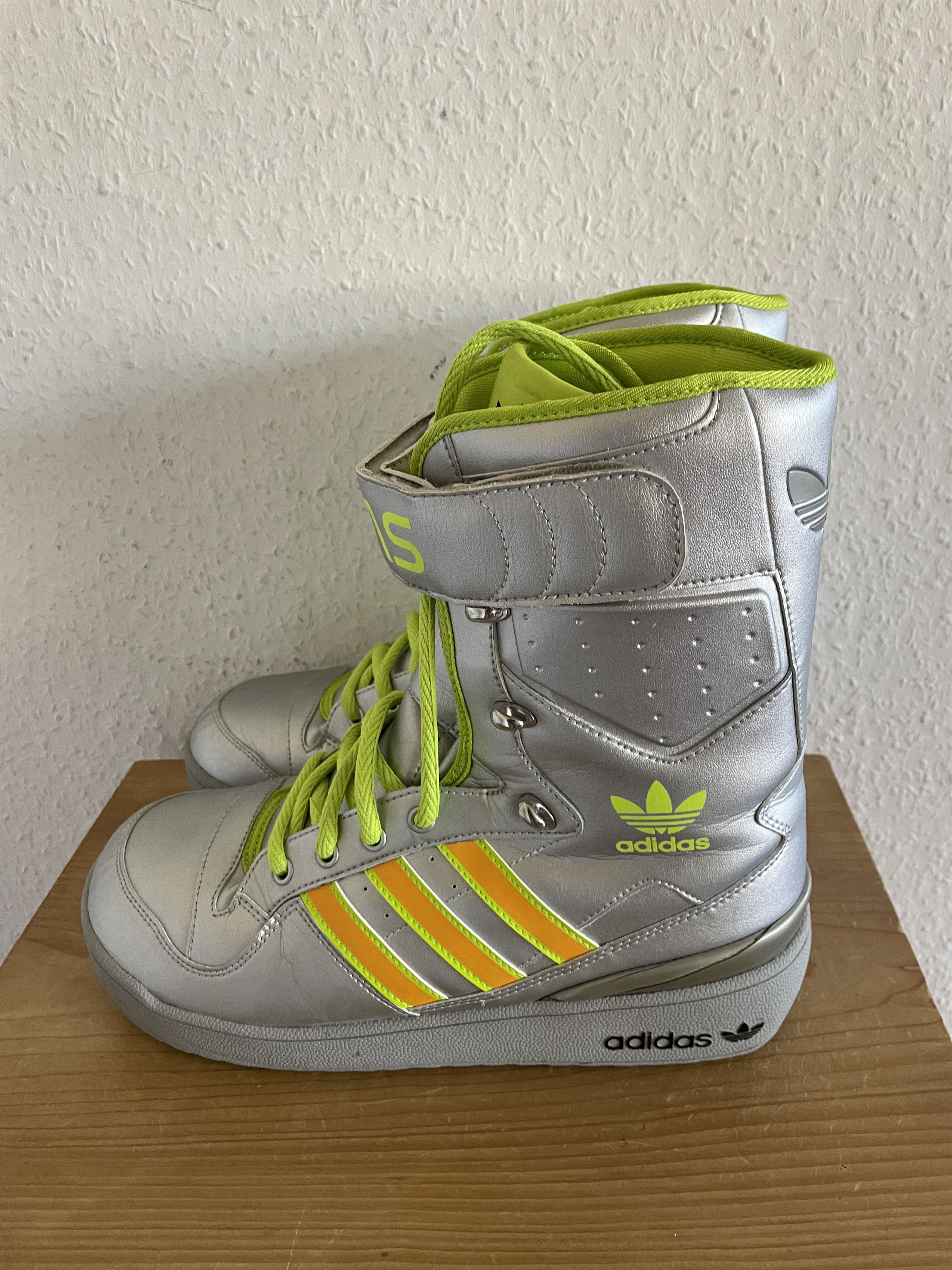 Adidas × Jeremy Scott JS Snow Moon Boot Silver Neon Size US 9.5 / EU 42-43 - 6 Thumbnail