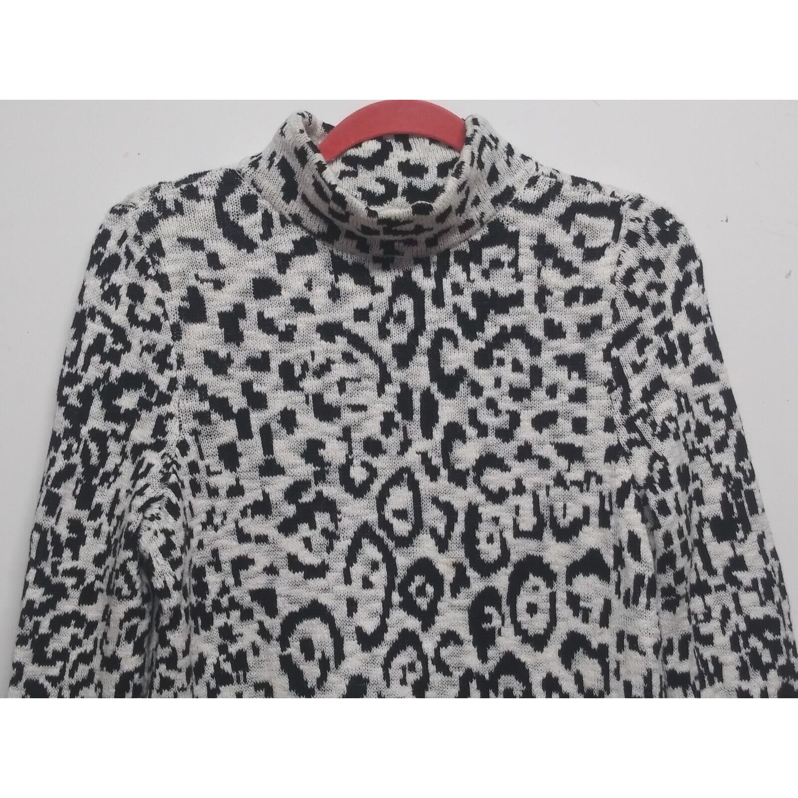 Designer Chico's sweater Leopard pattern white black Sz L/XL Size XL / US 12-14 / IT 48-50 - 3 Thumbnail