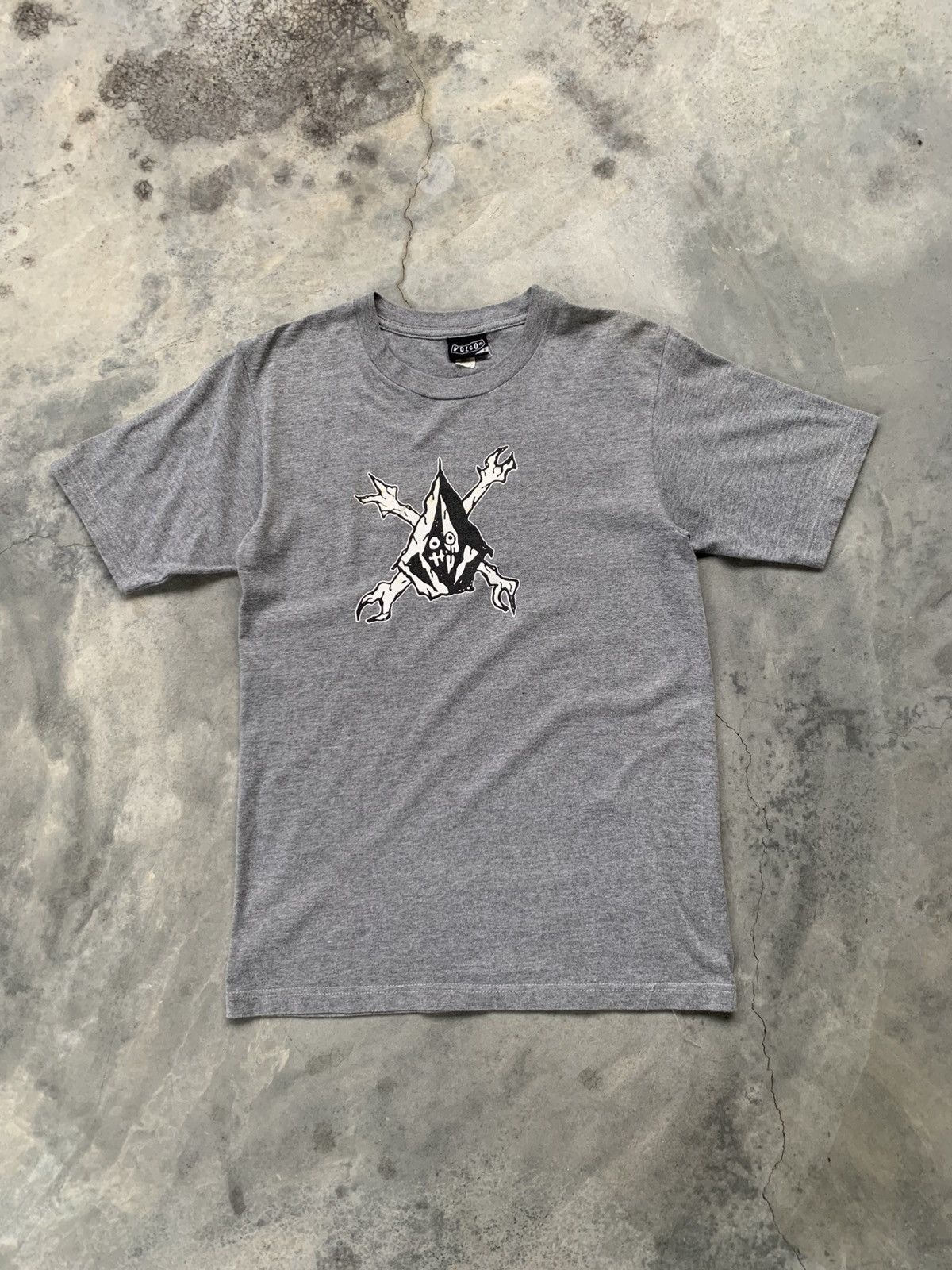 Volcom Vintage Volcom Creepy Stone Center Logo Tshirt Size US S / EU 44-46 / 1 - 1 Thumbnail