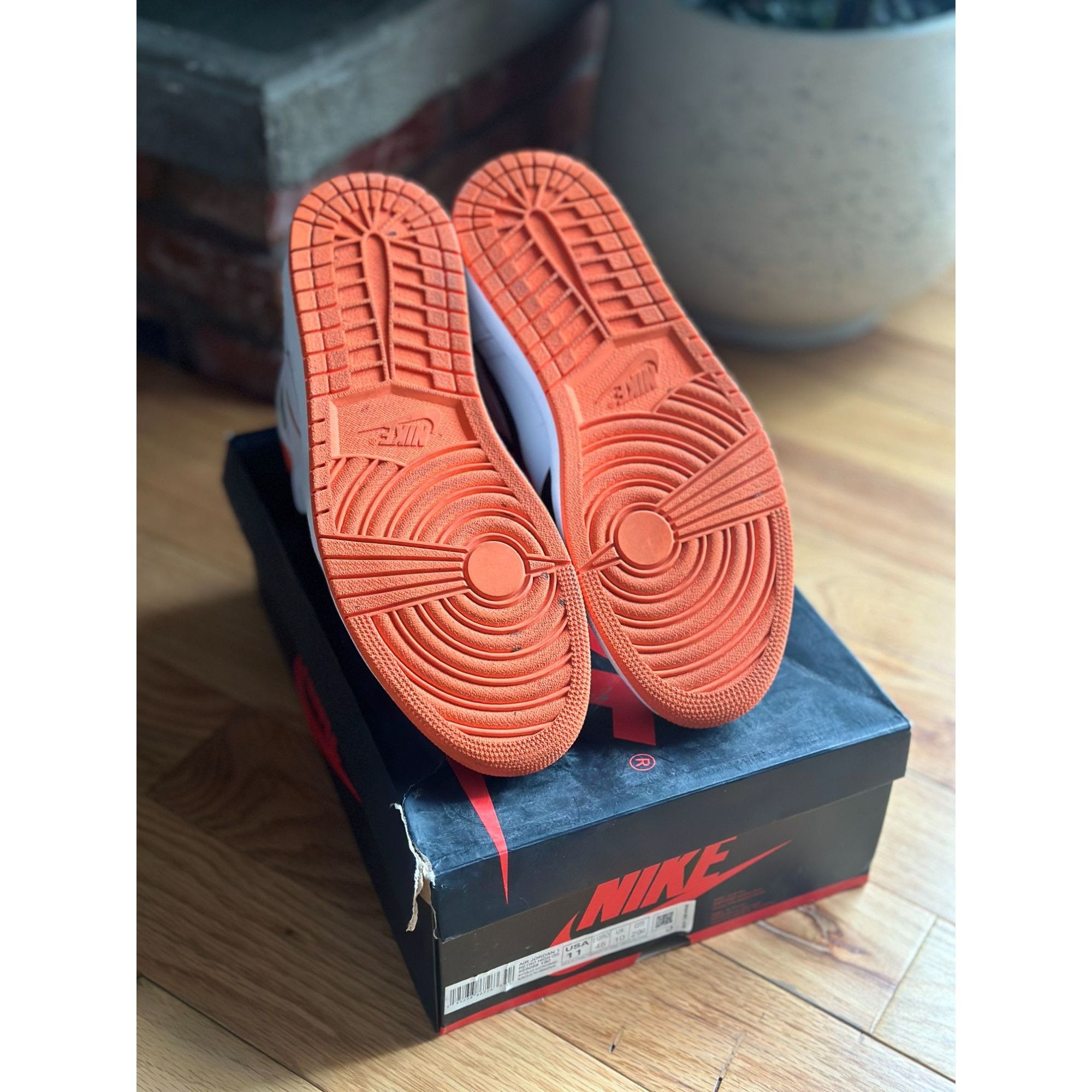 Nike NIKE AIR JORDAN 1 RETRO HIGH OG ELECTRO ORANGE MEN 555088-18 Size US 11.5 / EU 44-45 - 6 Thumbnail