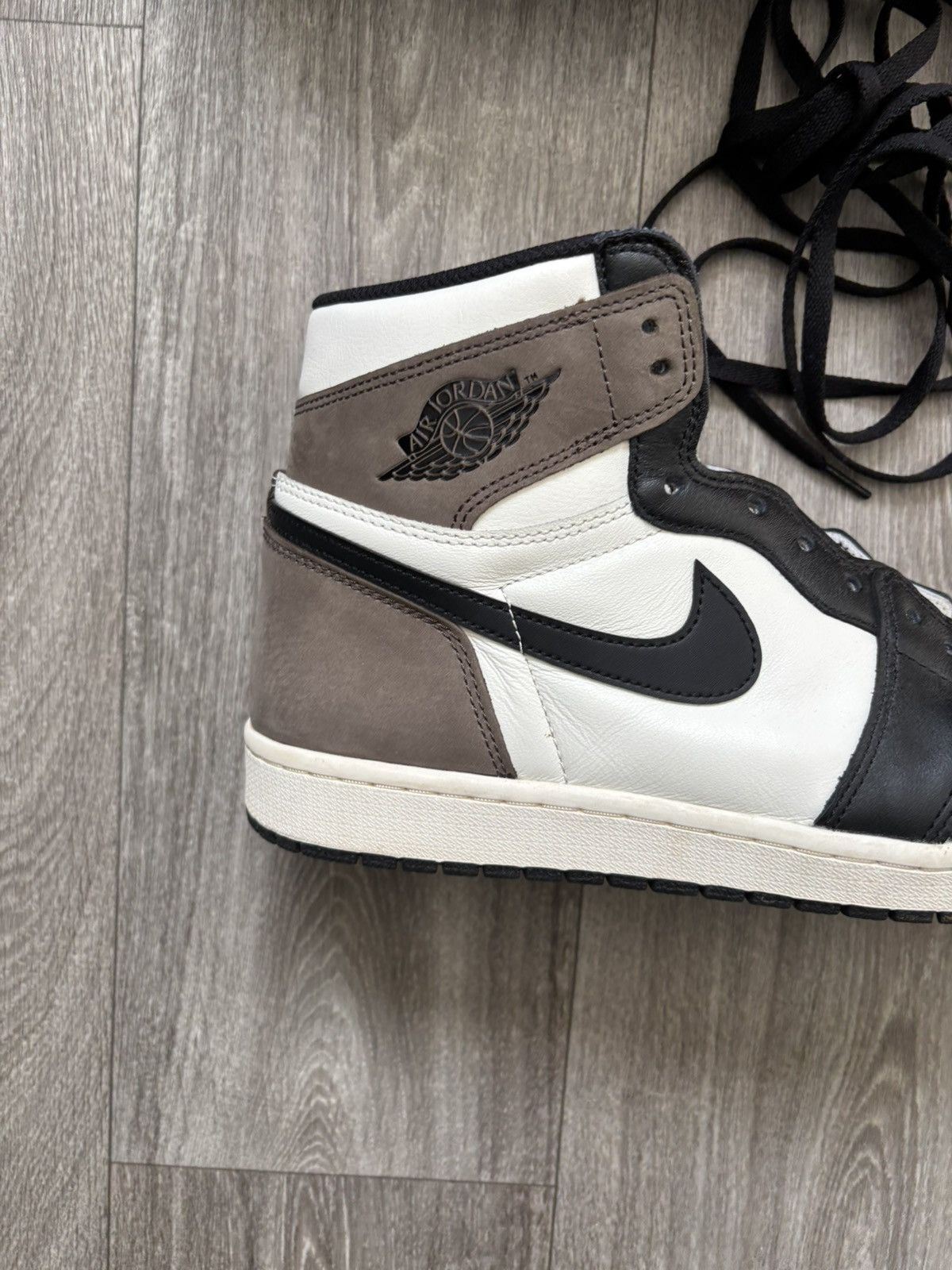 Jordan Brand Air Jordan 1 Retro High OG “Dark Mocha” Size US 12 / EU 45 - 4 Thumbnail