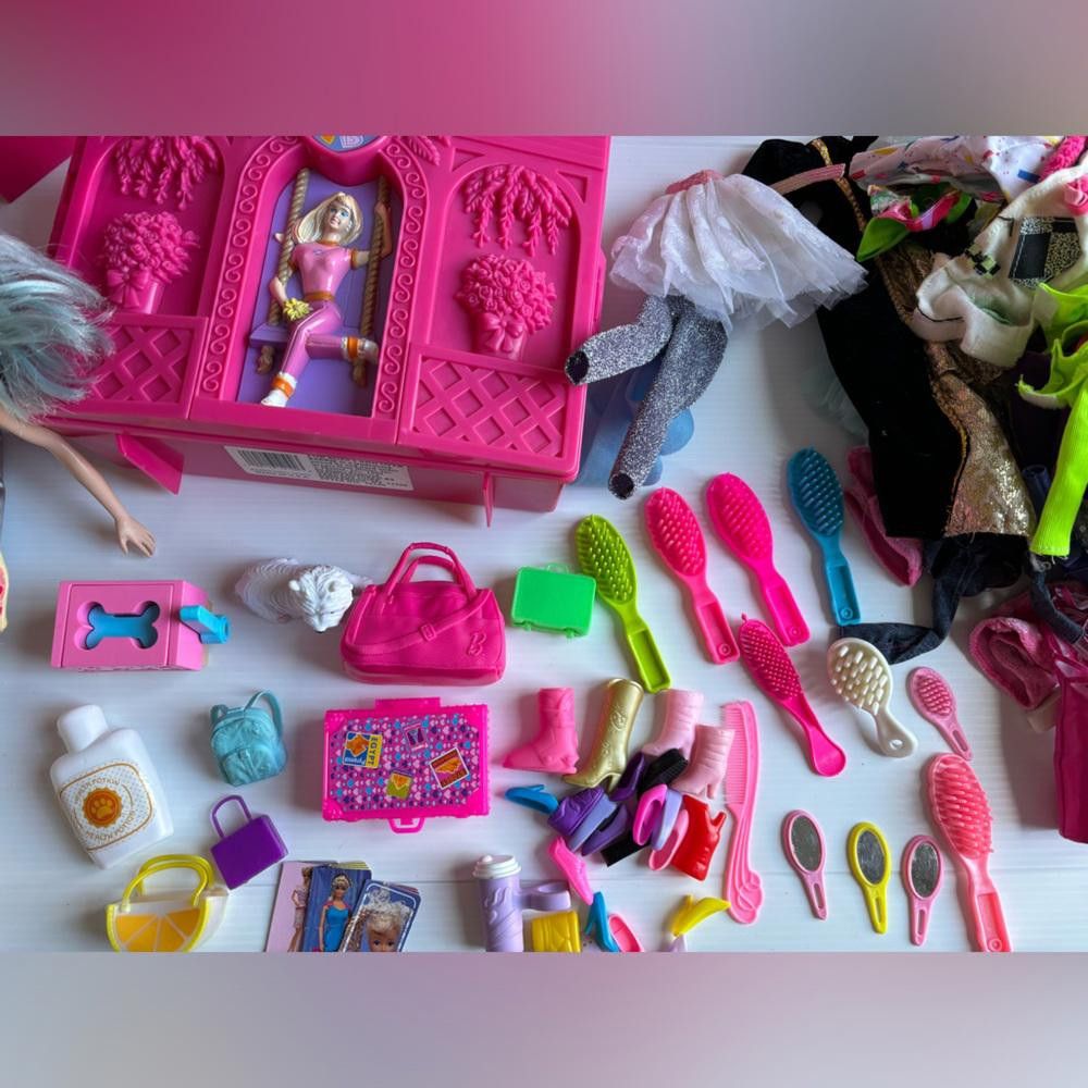 Designer Bundle of Barbies, Barbie Clothes, and Furniture Size ONE SIZE - 6 Thumbnail