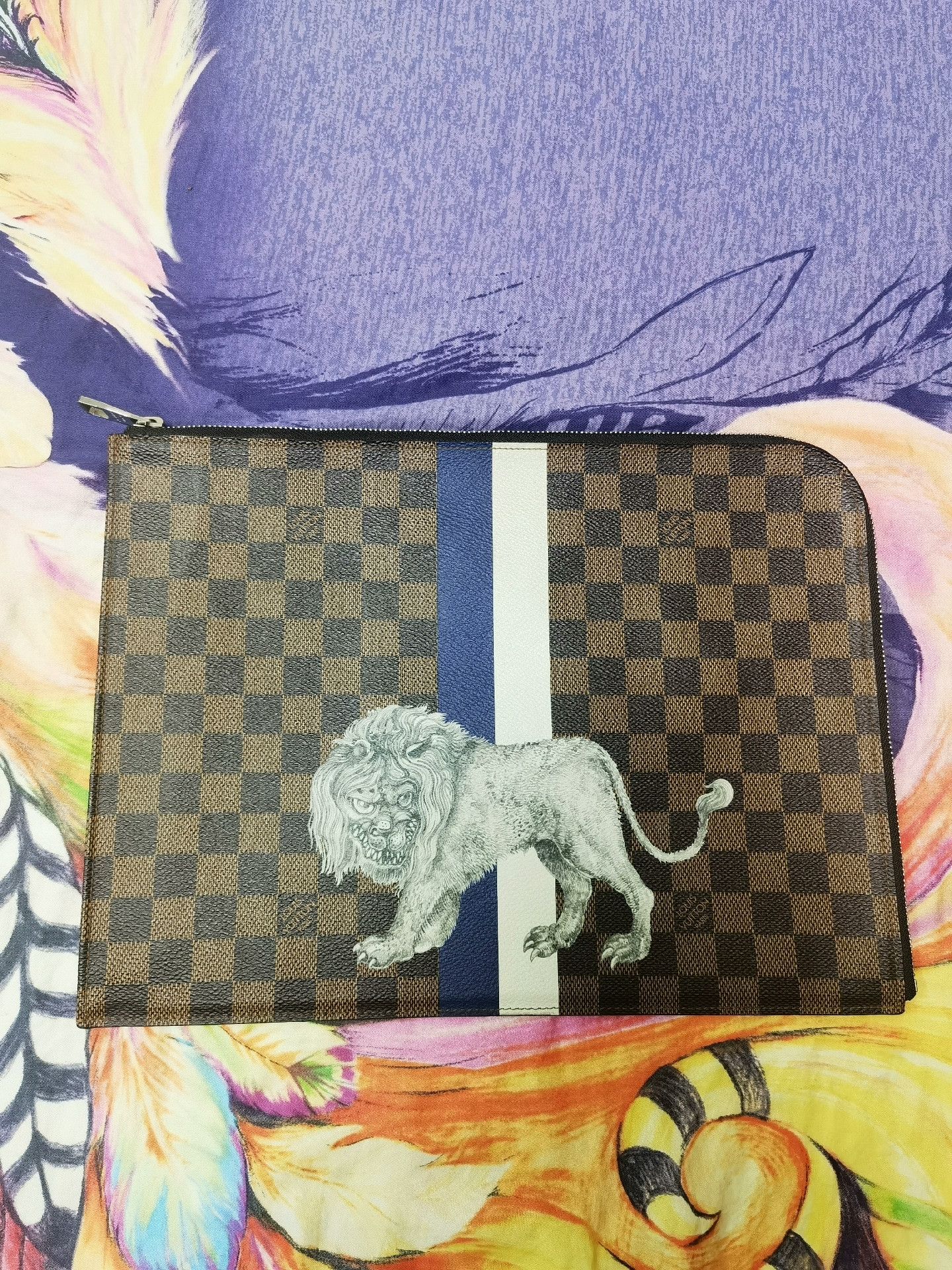 Louis Vuitton Louis Vuitton Zoo Lion Envelope Clutch Size ONE SIZE - 1 Thumbnail