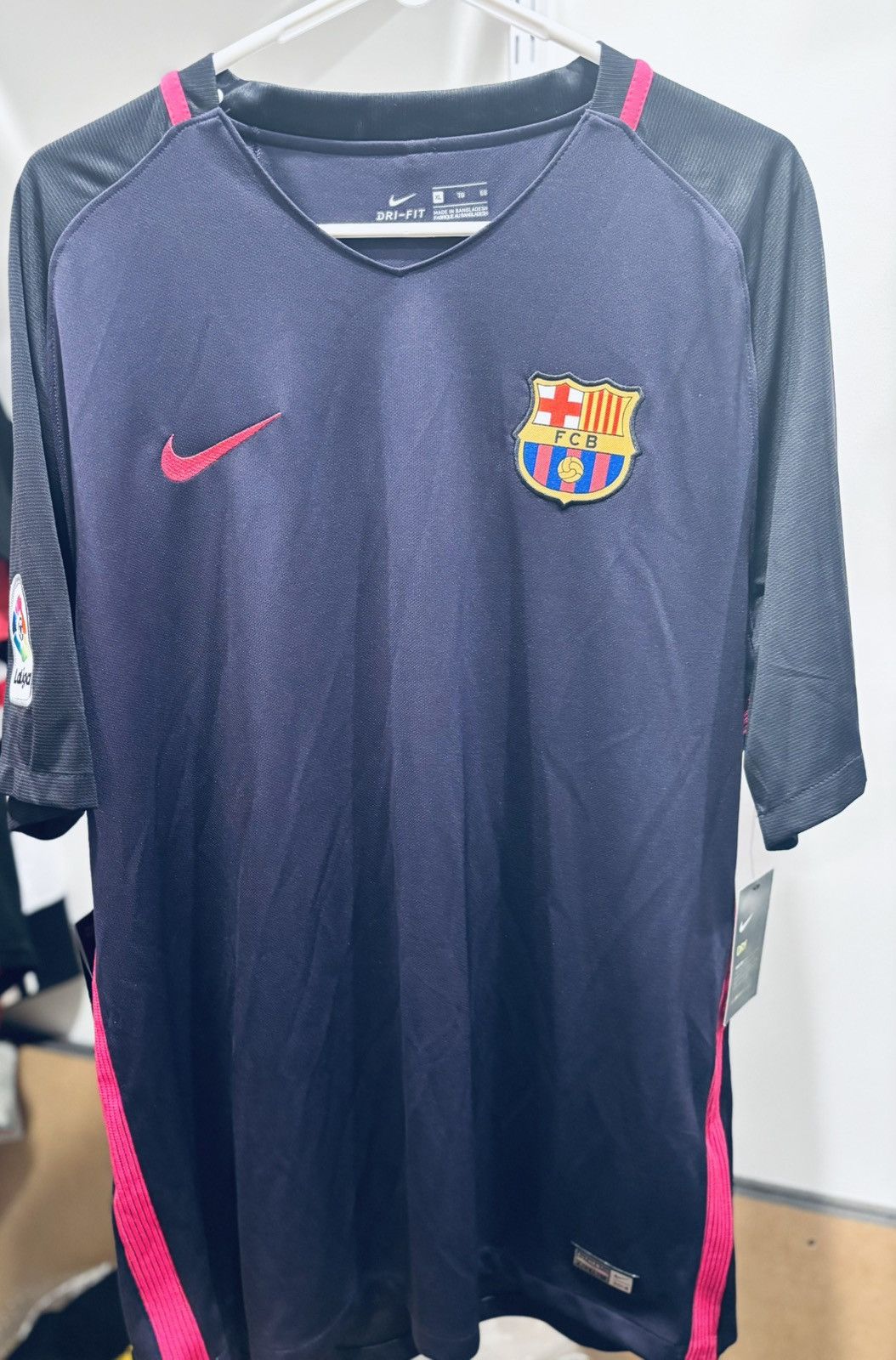 Nike Barcelona 2016/17 Neymar away jersey Size US XL / EU 56 / 4 - 1 Thumbnail