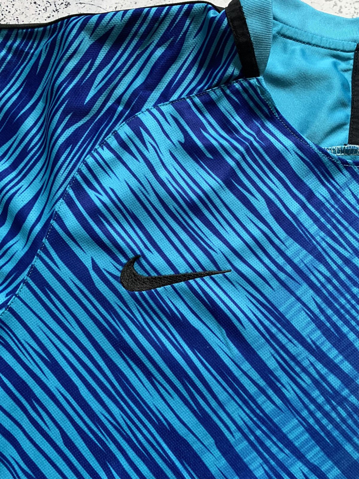 Nike Vintage Nike Inter Milan Soccer Jersey Tee Blokecore Y2K Size US S / EU 44-46 / 1 - 2 Thumbnail