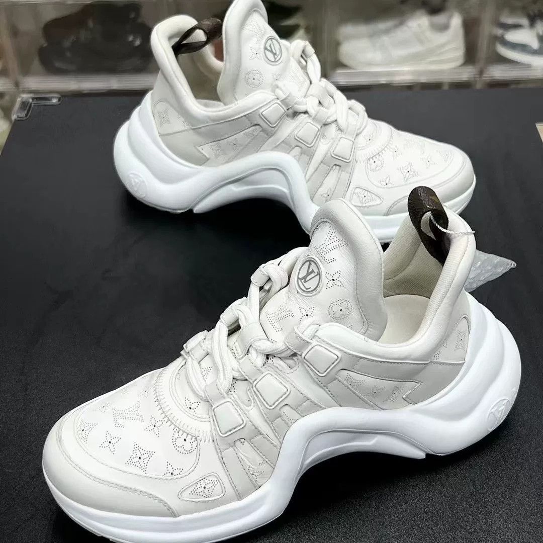 Louis Vuitton Louis Vuitton White Designer Casual Size US S / EU 44-46 / 1 - 1 Thumbnail
