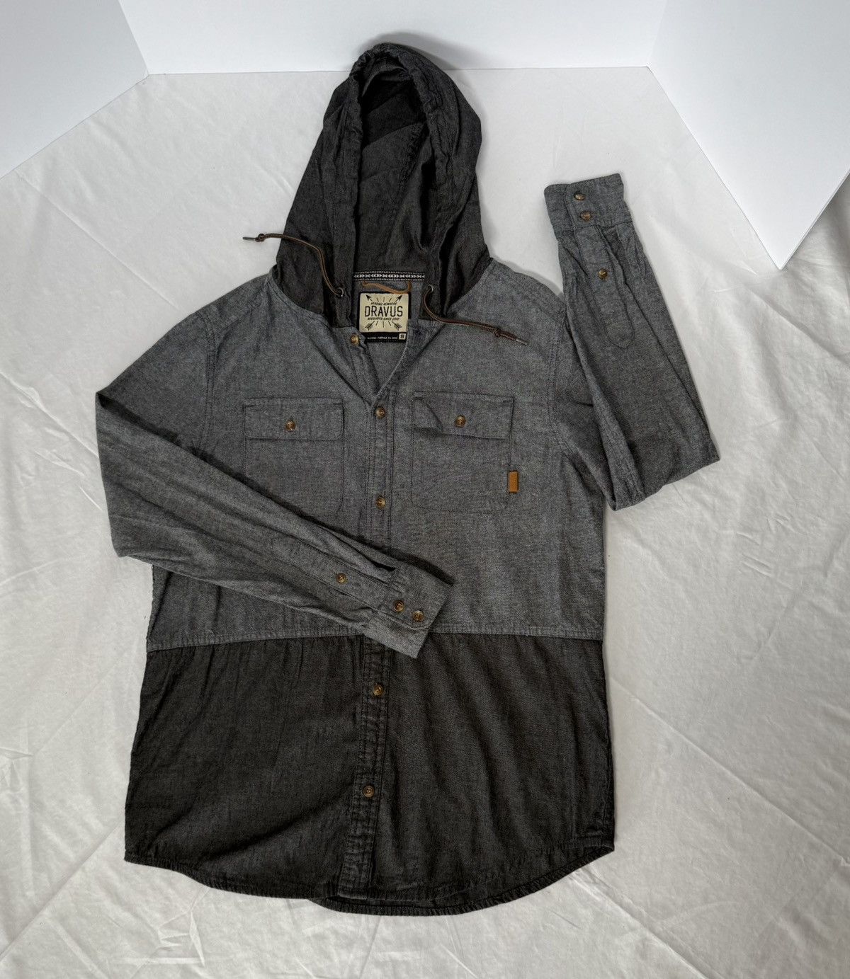 Dravus Dravus men’s long sleeve button-up hooded shirt in two-tone Size US S / EU 44-46 / 1 - 4 Thumbnail